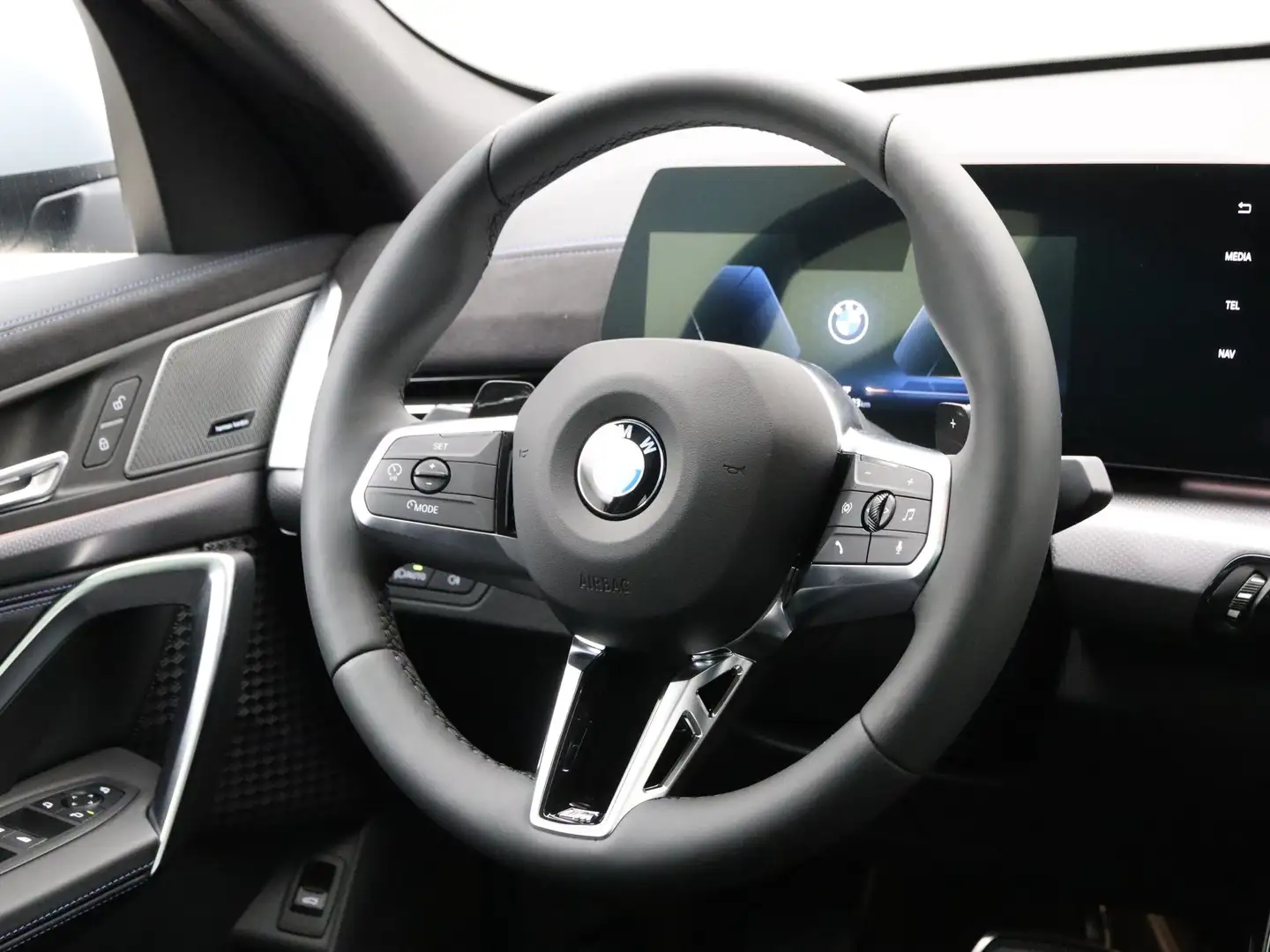 BMW X2 sDrive20i M-Sport Aut. Grijs - 2