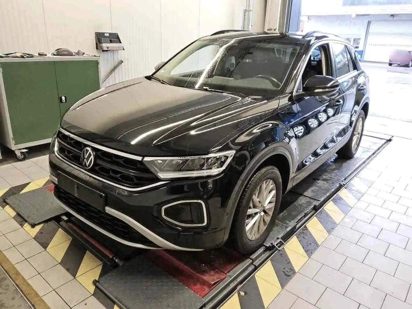 Volkswagen T-Roc LIFE 1.5TSI DSG ACC+KAMERA+SITZHZG+LED+NAVI-APP+AL Schwarz - 2