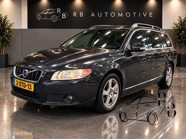 Volvo V70 2.0D Momentum ZEER NETTE AUTO LEER NAVI AC CRUISE