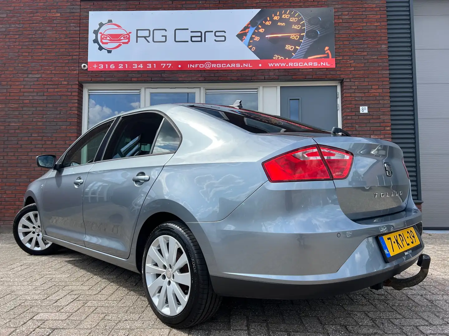 SEAT Toledo 1.2 TSI Businessline High / 1e Eig / Navi / PDC / Grau - 2