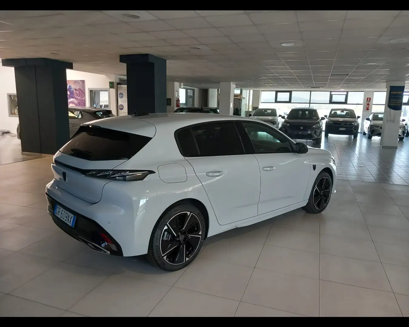 Peugeot 308 54 kWh  Allure Weiß - 2