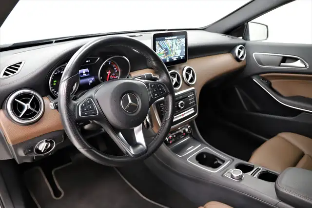 Mercedes-Benz A view 12