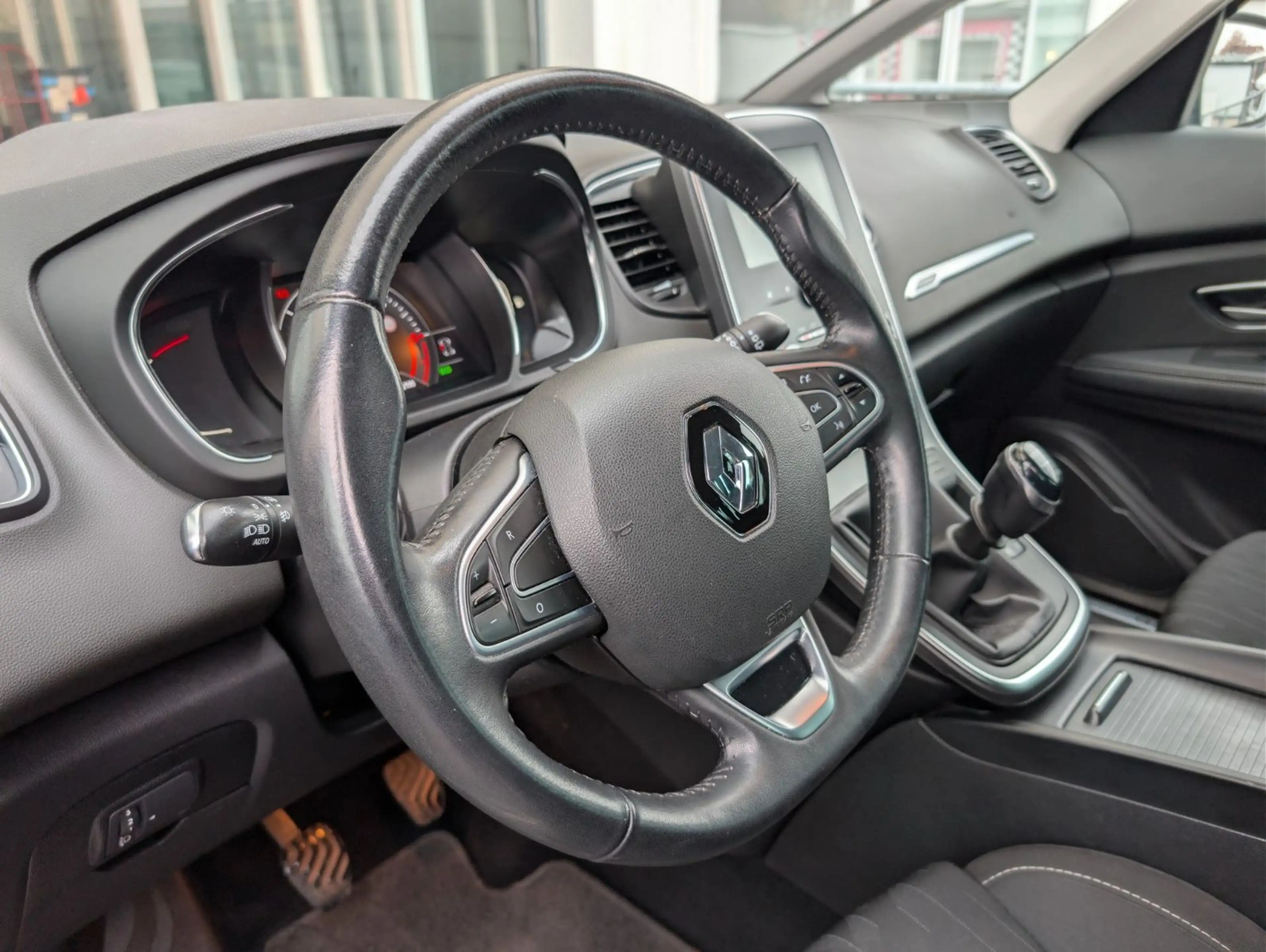 Renault Scenic IV 1.7 BLUE dCi 150 — photo 12