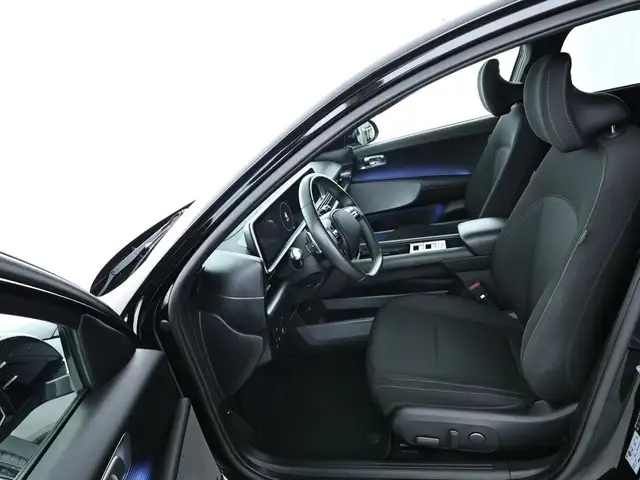 Hyundai IONIQ 6 view 8