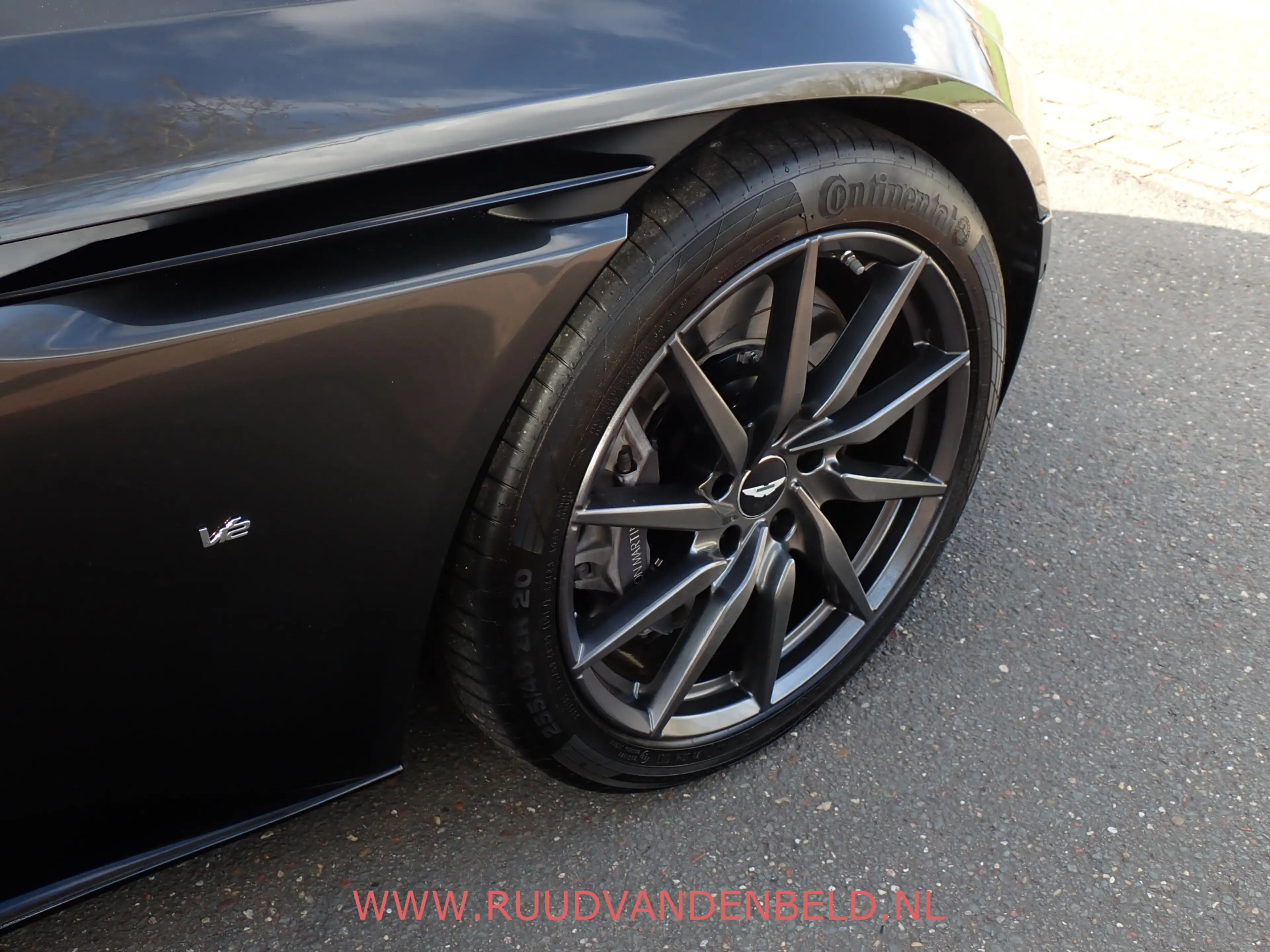 Aston Martin DB11 5.2 V12 LAUNCH EDITION / B&O / NL-AUTO + AM-DEALER — photo 9