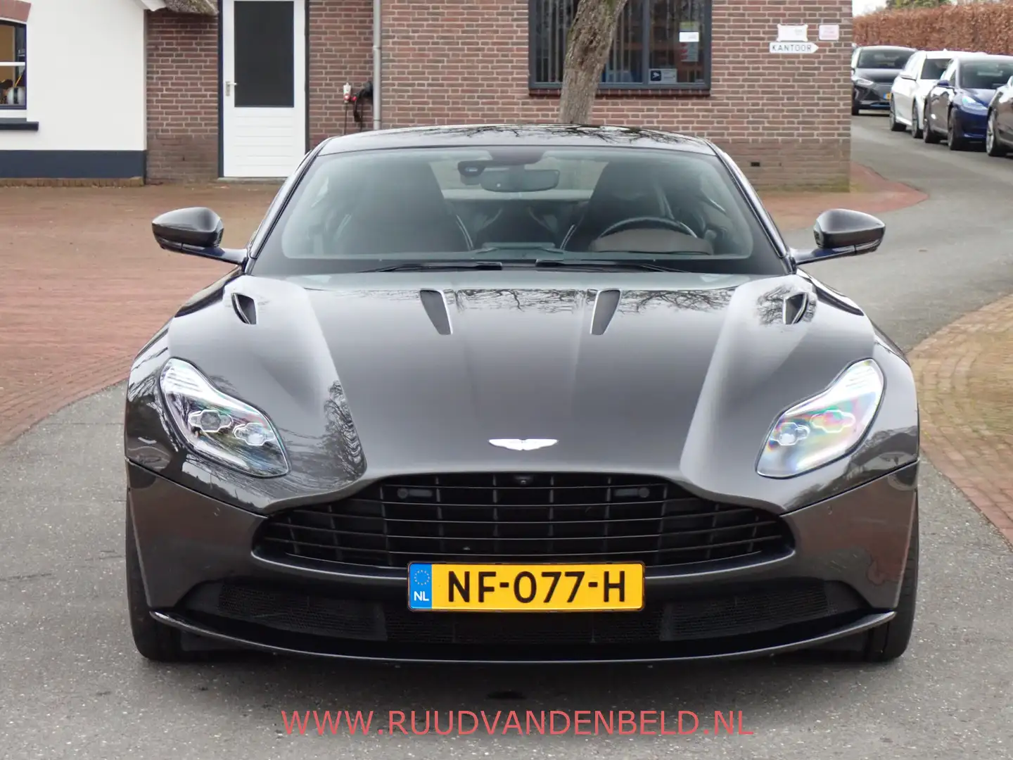 Aston Martin DB11 5.2 V12 LAUNCH EDITION / B&O / NL-AUTO + AM-DEALER Gris - 2