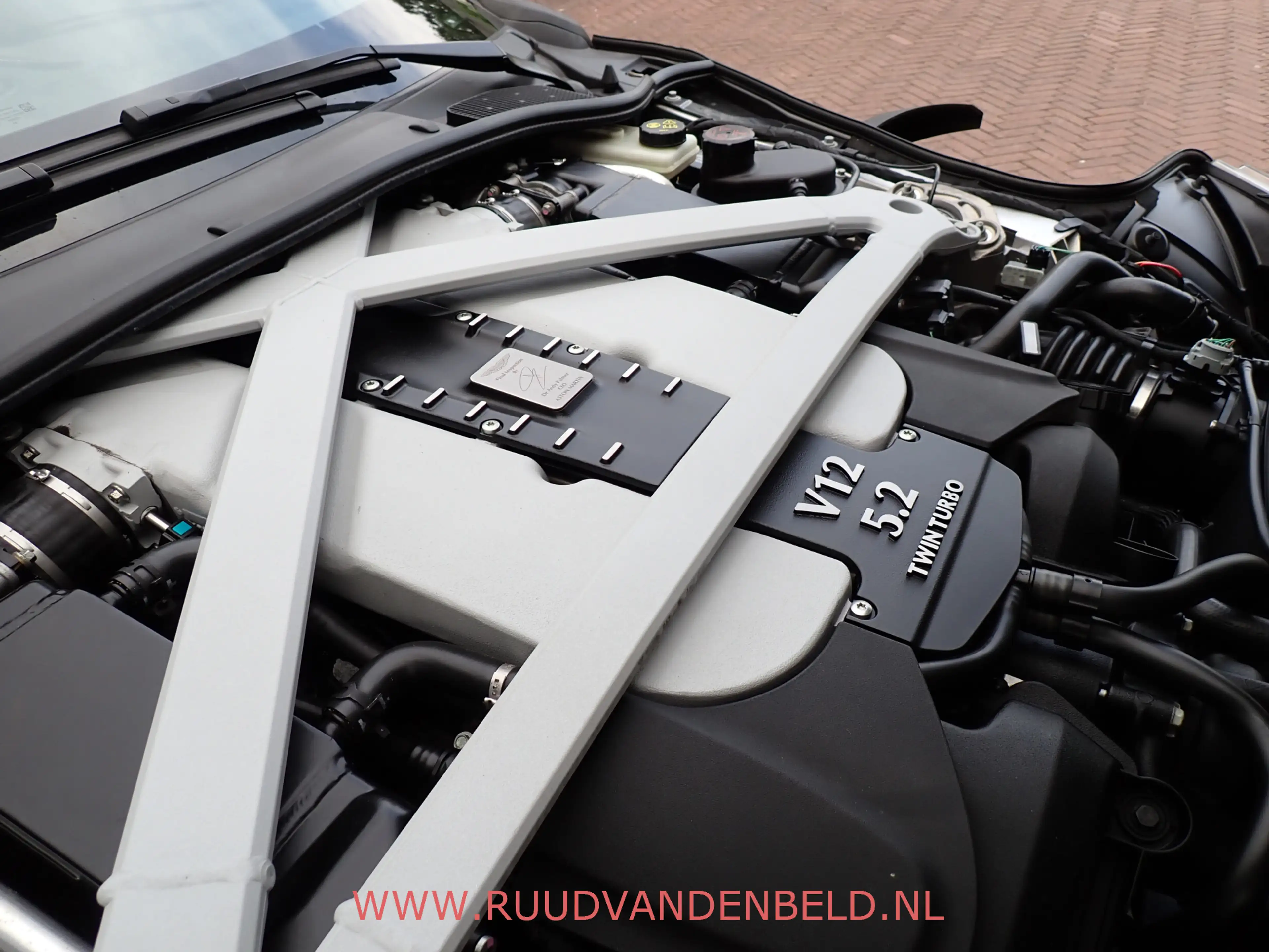 Aston Martin DB11 5.2 V12 LAUNCH EDITION / B&O / NL-AUTO + AM-DEALER — photo 36