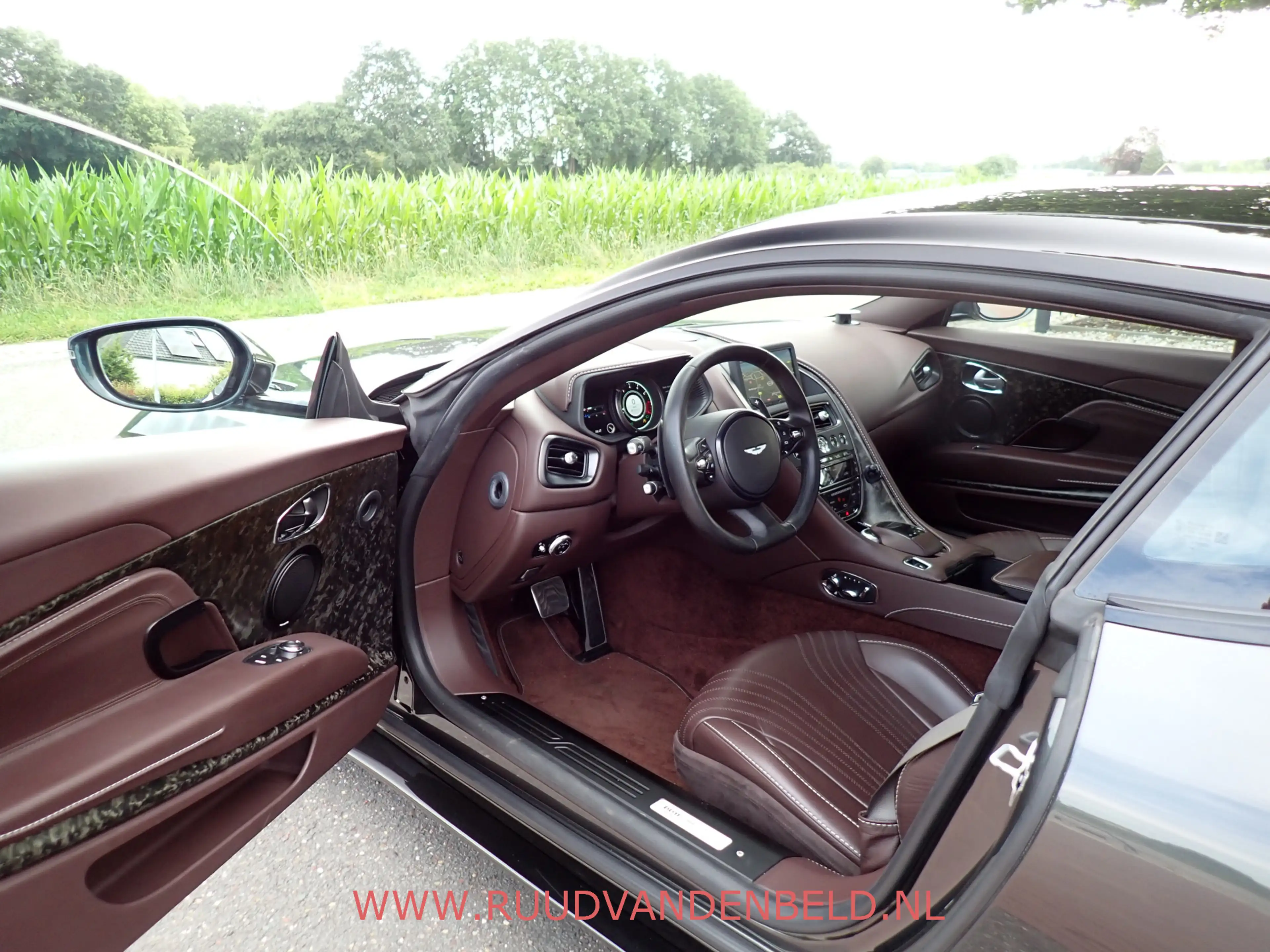 Aston Martin DB11 5.2 V12 LAUNCH EDITION / B&O / NL-AUTO + AM-DEALER — photo 10