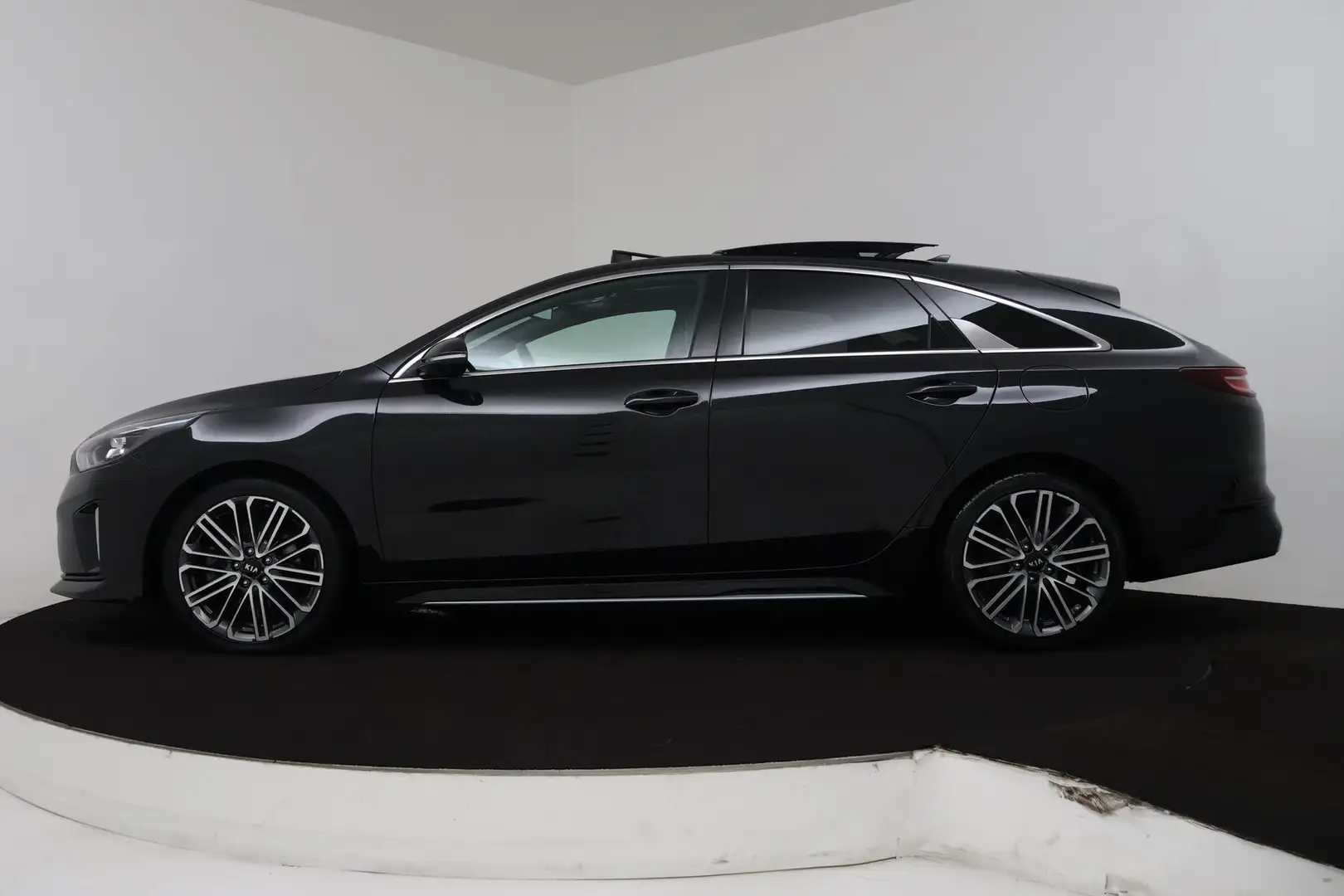 Kia ProCeed / pro_cee'd 1.4 T-GDI GT-Line (PANORAMADAK, STOEL-/STUURVERWAR Zwart - 2