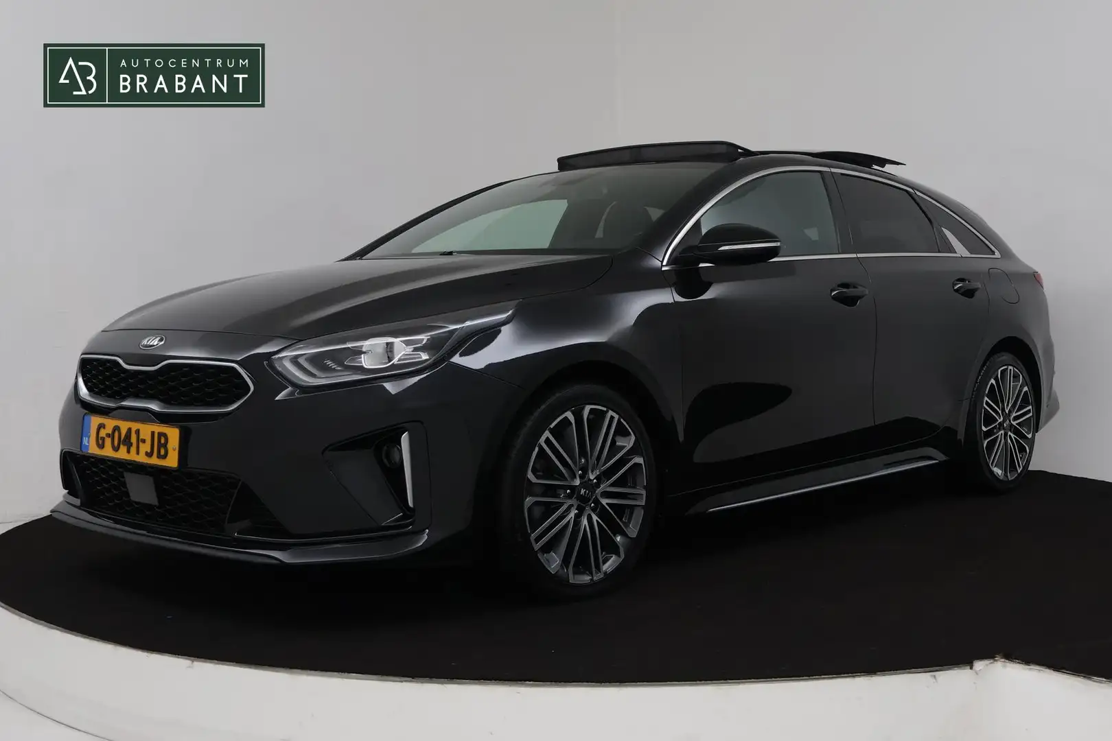Kia ProCeed / pro_cee'd 1.4 T-GDI GT-Line (PANORAMADAK, STOEL-/STUURVERWAR Zwart - 1