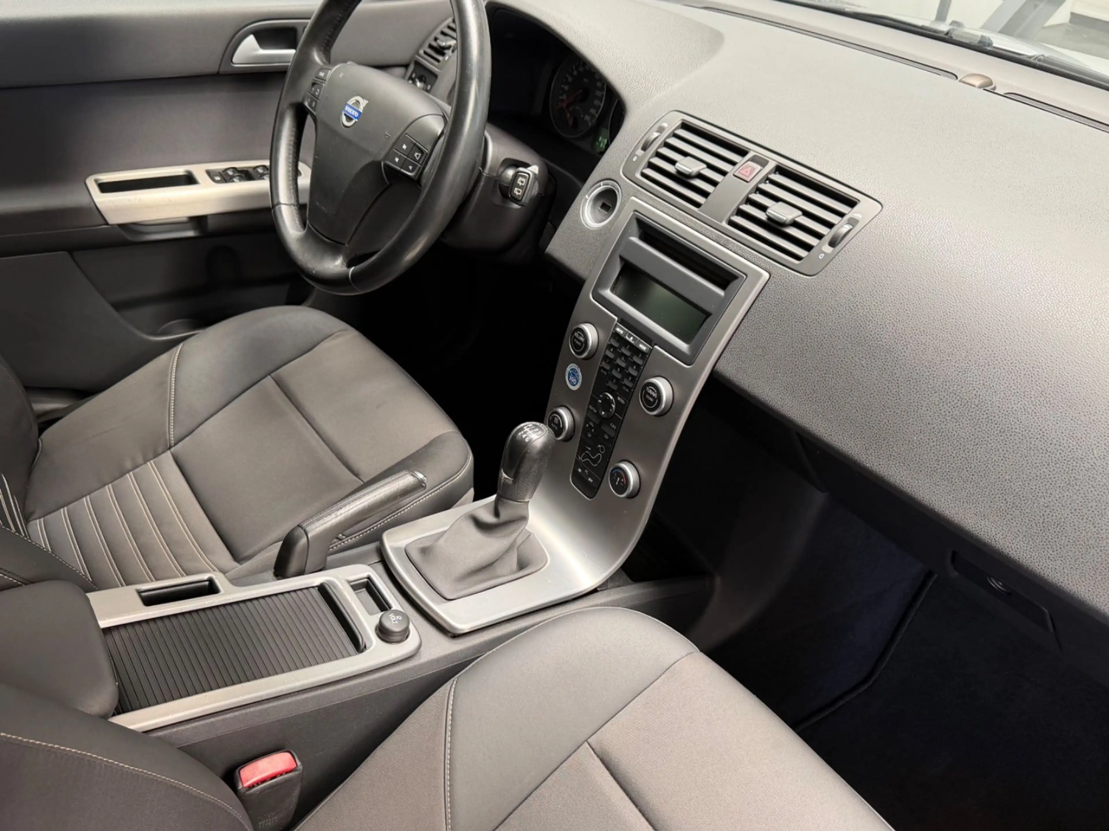 Volvo V50 Kombi 2.0 D DPF Momentum/1.Hand/wenig KM — photo 12