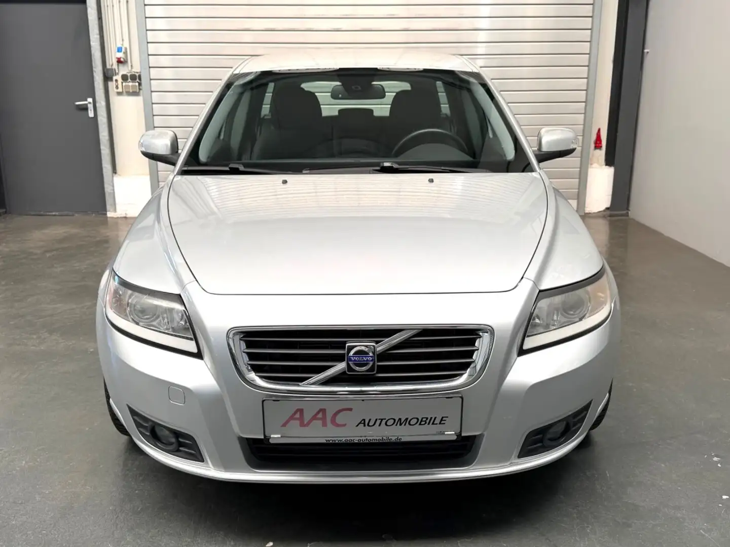 Volvo V50 Kombi 2.0 D DPF Momentum/1.Hand/wenig KM Silber - 2