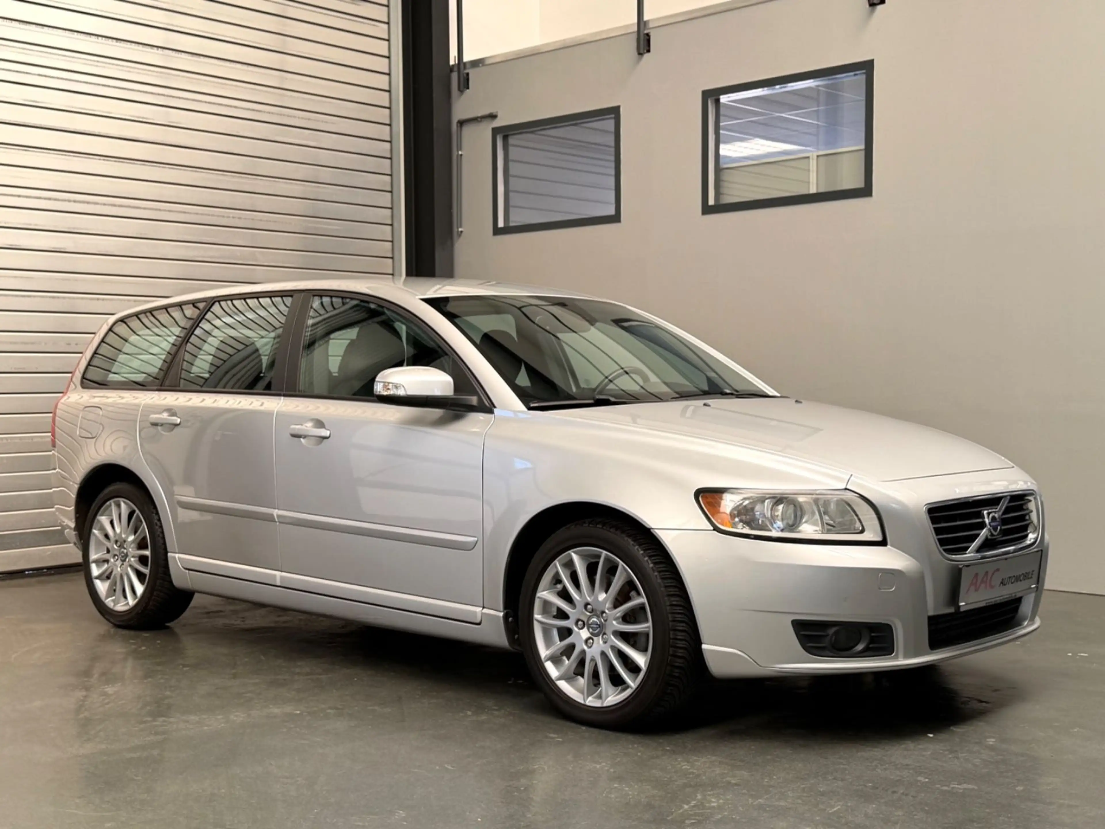 Volvo V50 Kombi 2.0 D DPF Momentum/1.Hand/wenig KM