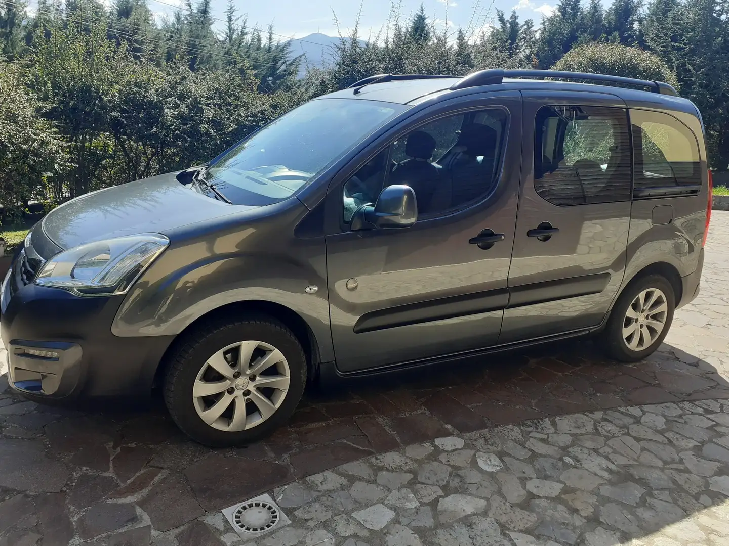 Peugeot Partner Tepee 1.6 bluehdi Outdoor s&s 120cv Šedá - 1
