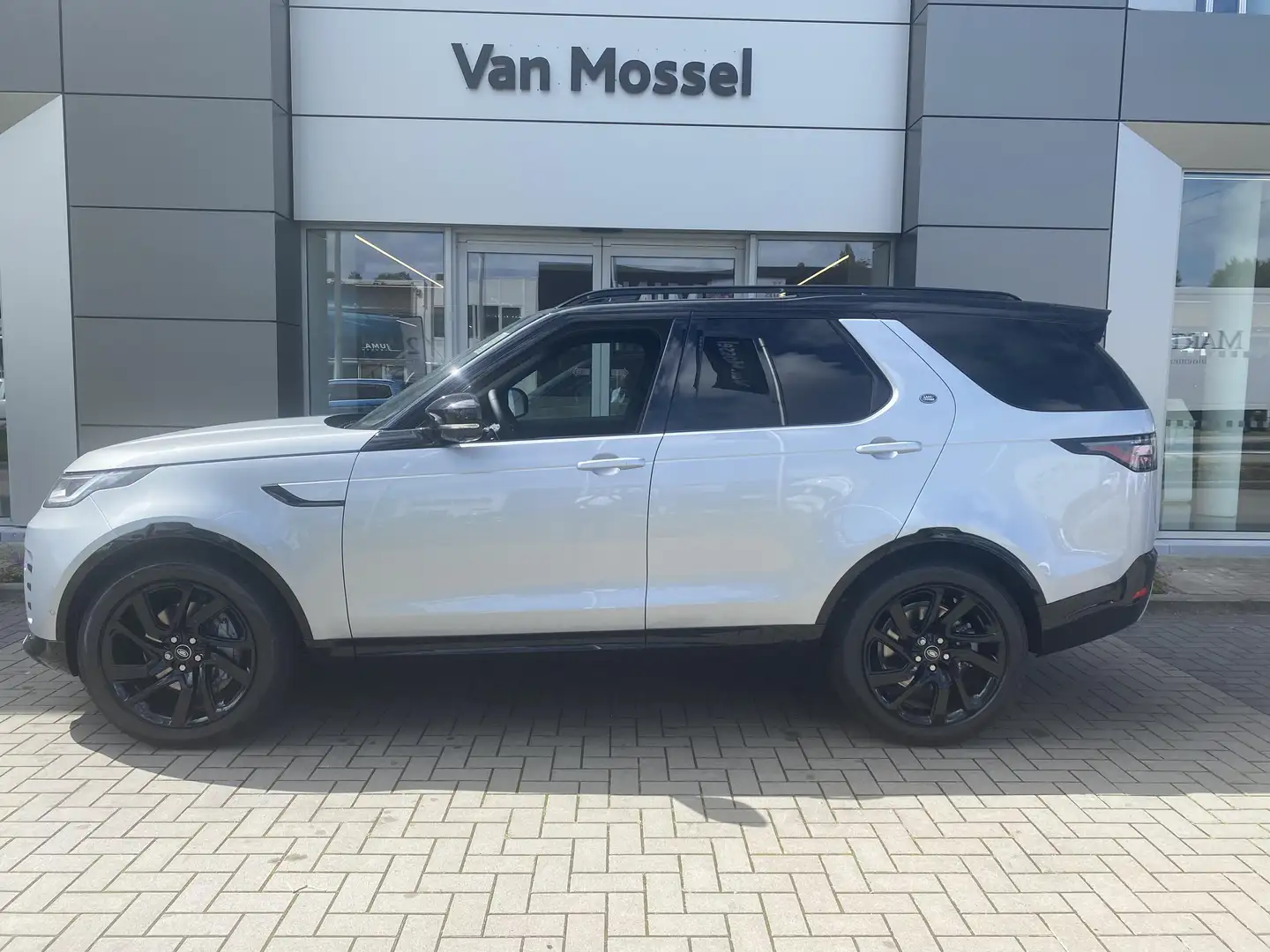 Land Rover Discovery D250 R-Dynamic SE AWD Auto. 23.5MY Argent - 2