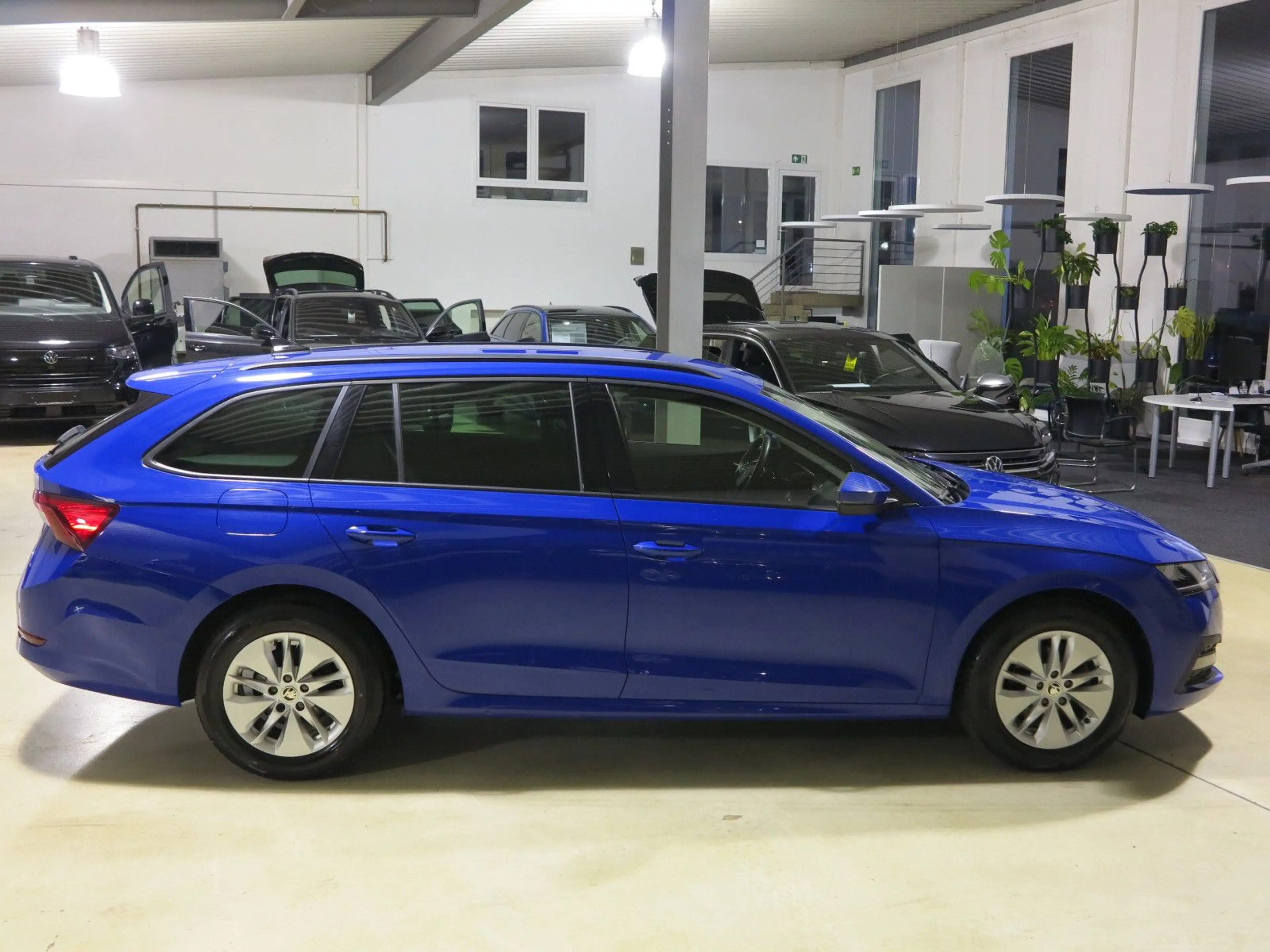 Skoda Octavia Combi TDI 2.0 SCR Ambition GRA DAB LM16 — photo 13