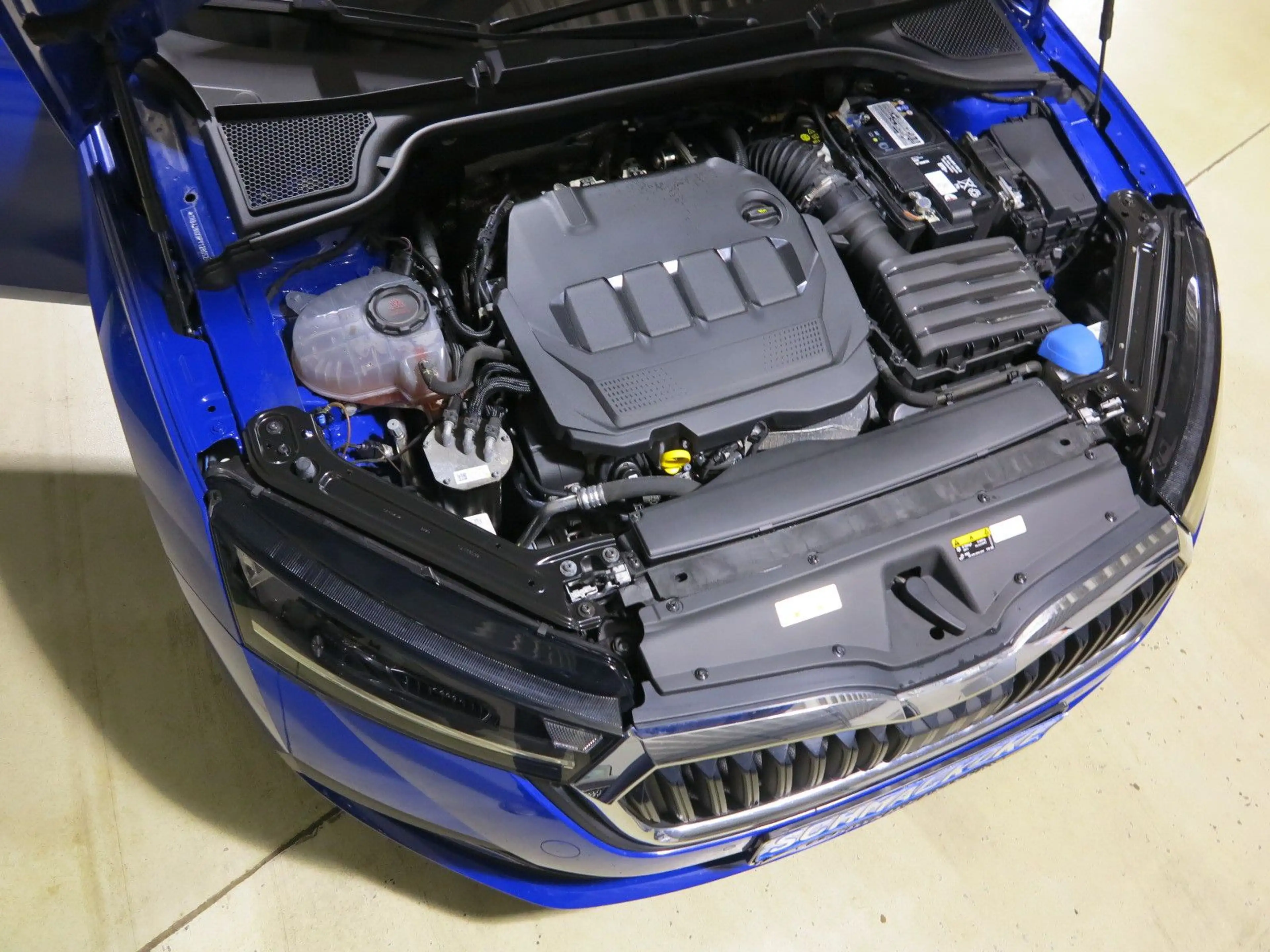 Skoda Octavia Combi TDI 2.0 SCR Ambition GRA DAB LM16 — photo 8