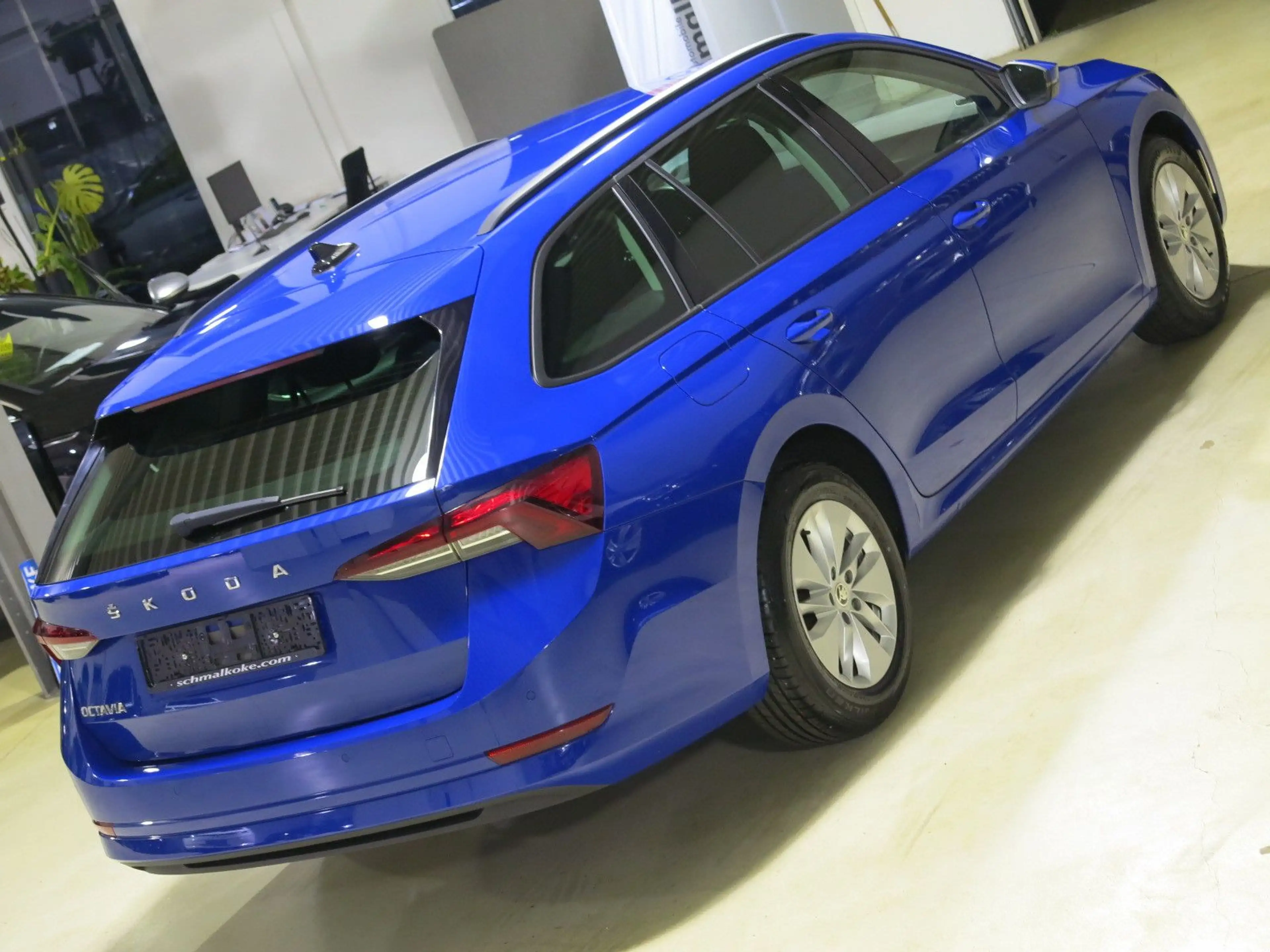 Skoda Octavia Combi TDI 2.0 SCR Ambition GRA DAB LM16 — photo 3
