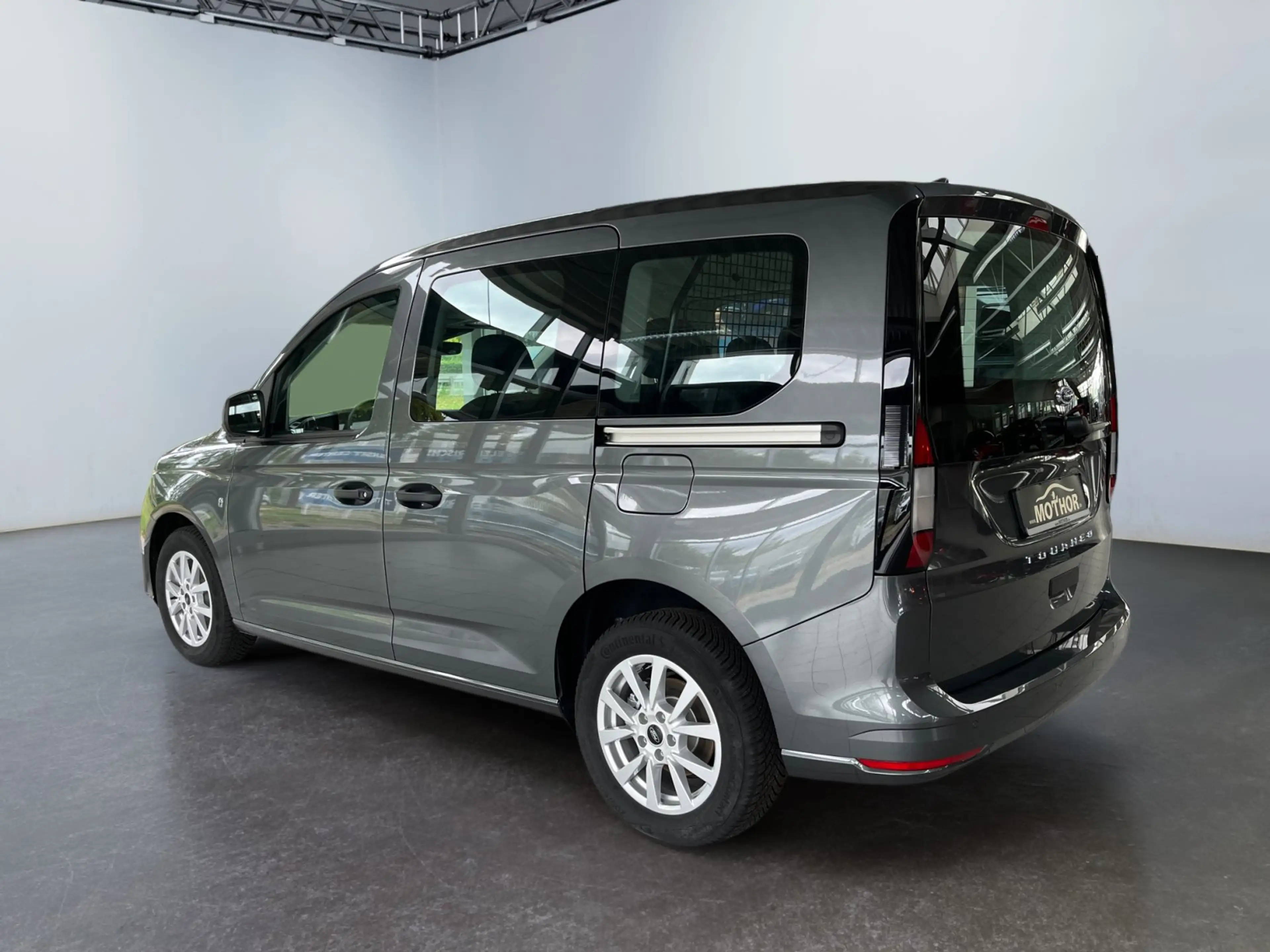 Ford Tourneo Connect 2.0 EcoBlue Tempomat — photo 4