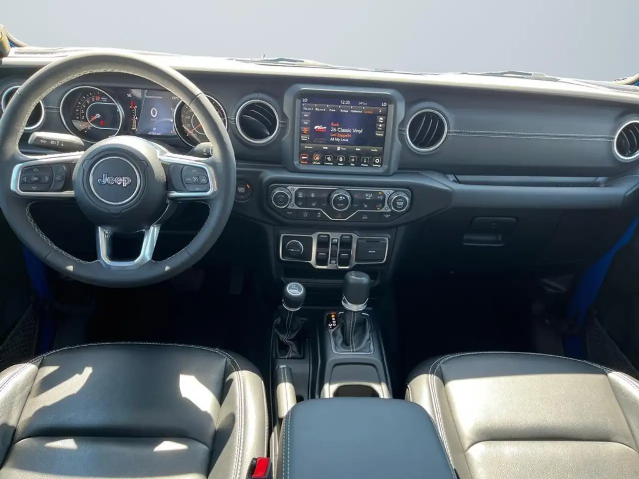 Jeep Gladiator photo Jeep Gladiator