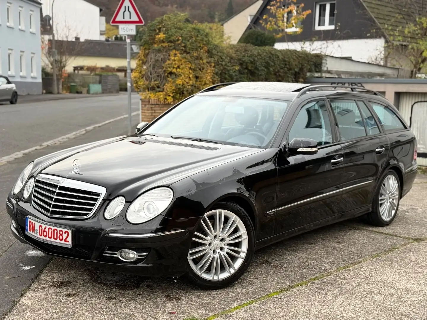 Mercedes-Benz E 350 E T-Modell E 350 T Schwarz - 1