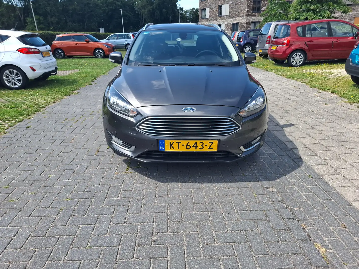 Ford Focus Focus 1.0 Titanium Grijs - 2