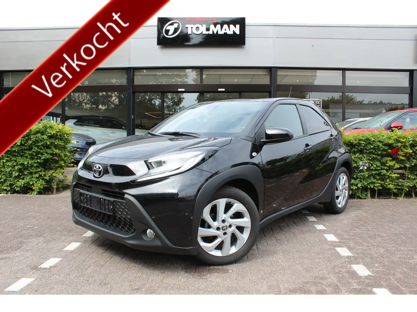 Toyota Aygo X 1.0 VVT-i MT First | Rijklaar | Stoelverw. | LED | Zwart - 1