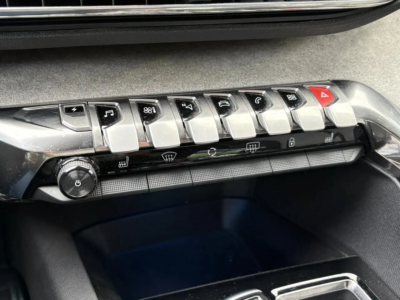 Peugeot 3008 3008 Plug-In Hybrid — photo 30