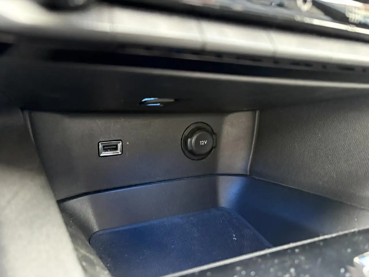 Peugeot 3008 3008 Plug-In Hybrid — photo 45