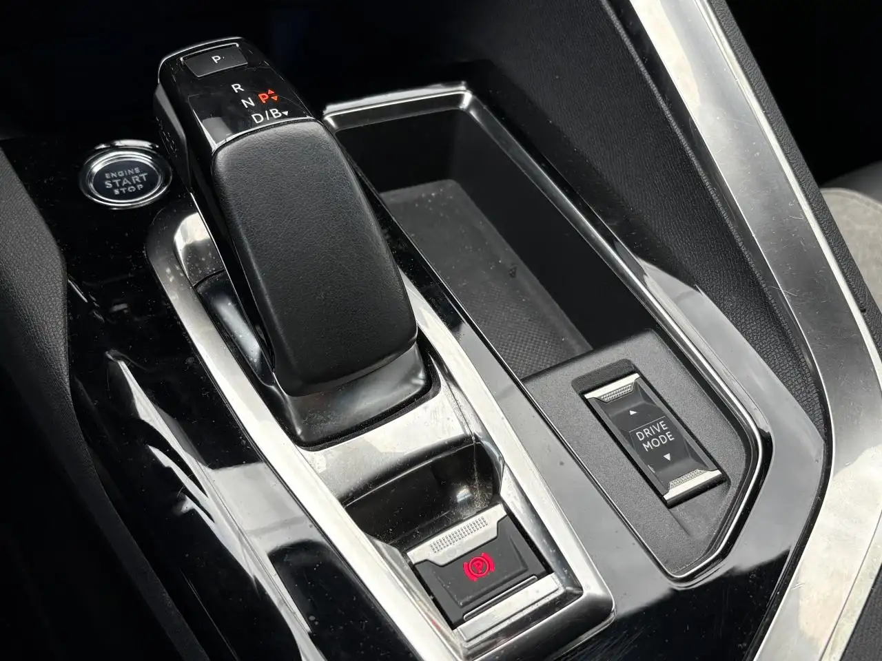 Peugeot 3008 3008 Plug-In Hybrid — photo 31