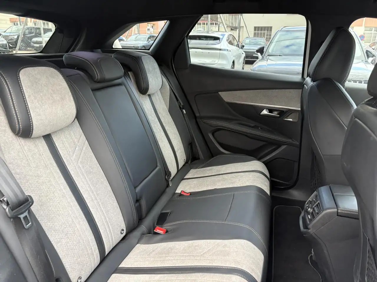 Peugeot 3008 3008 Plug-In Hybrid — photo 11