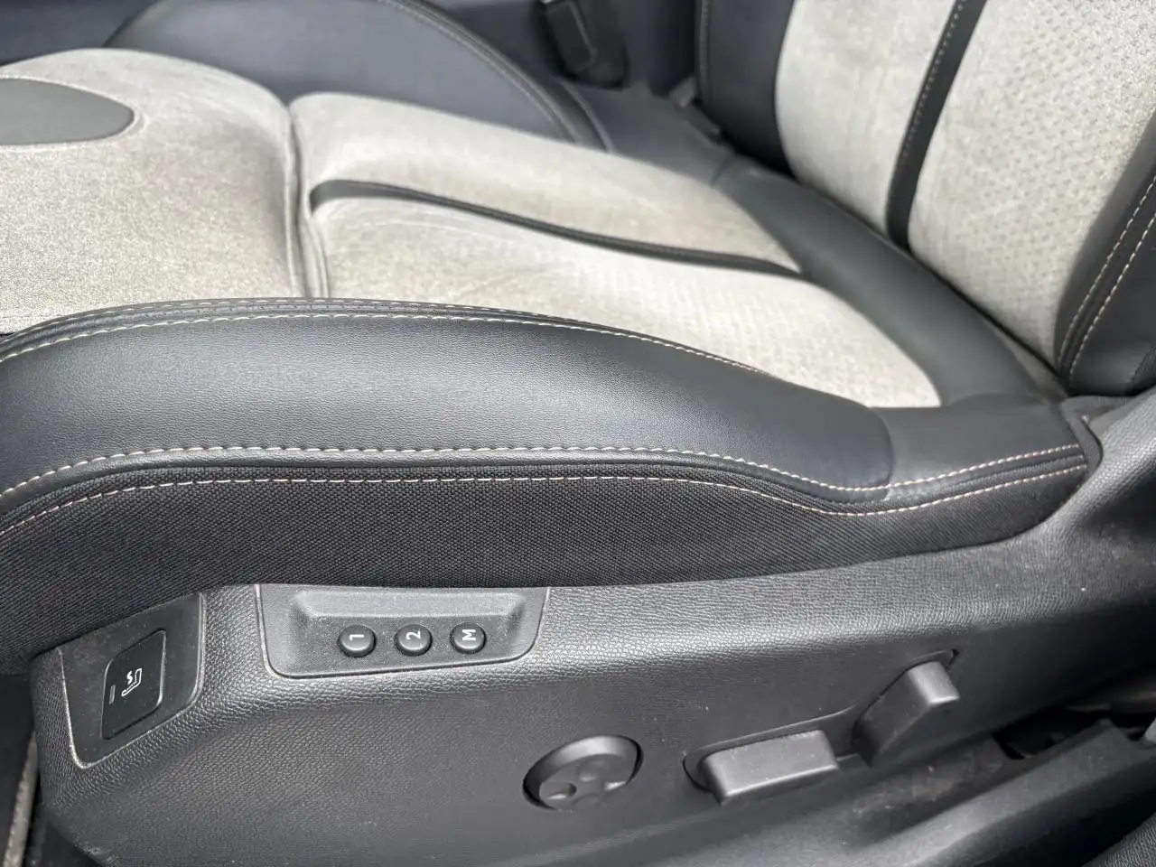 Peugeot 3008 3008 Plug-In Hybrid — photo 9