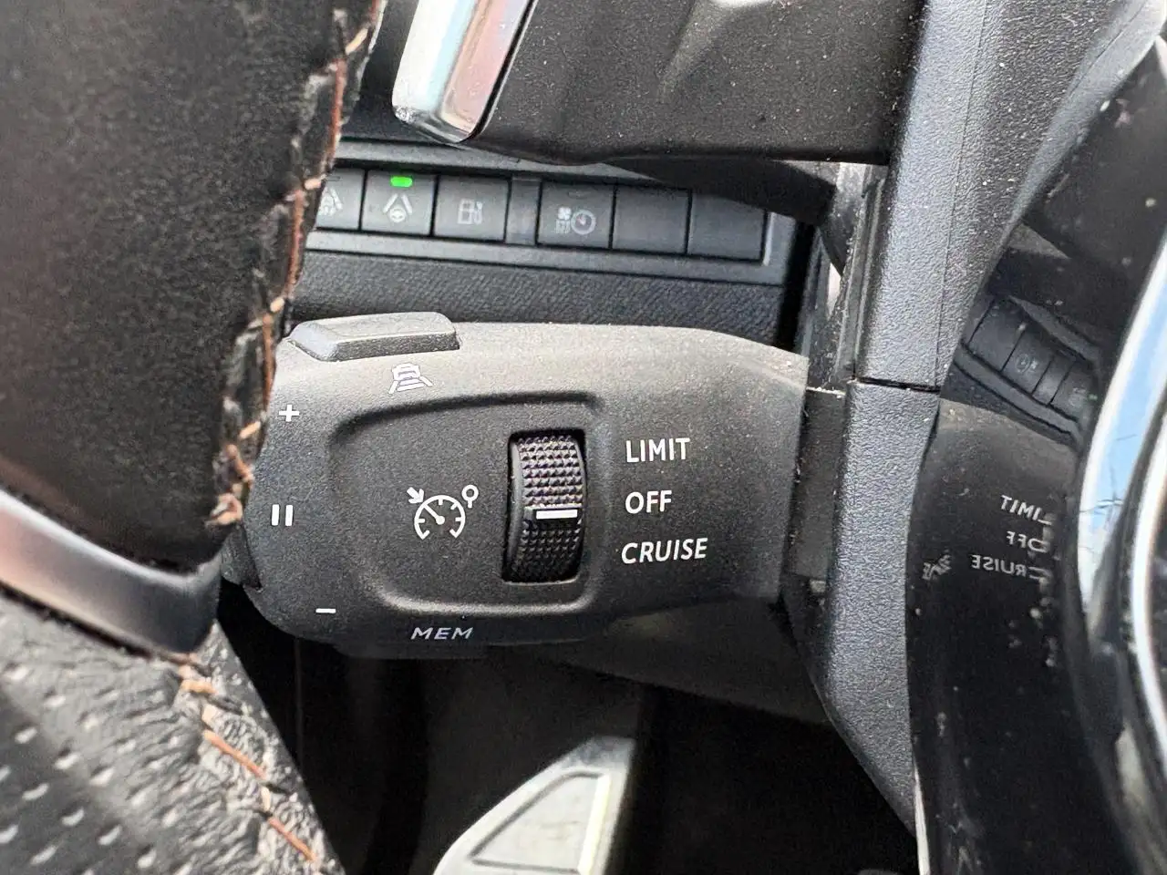 Peugeot 3008 3008 Plug-In Hybrid — photo 35