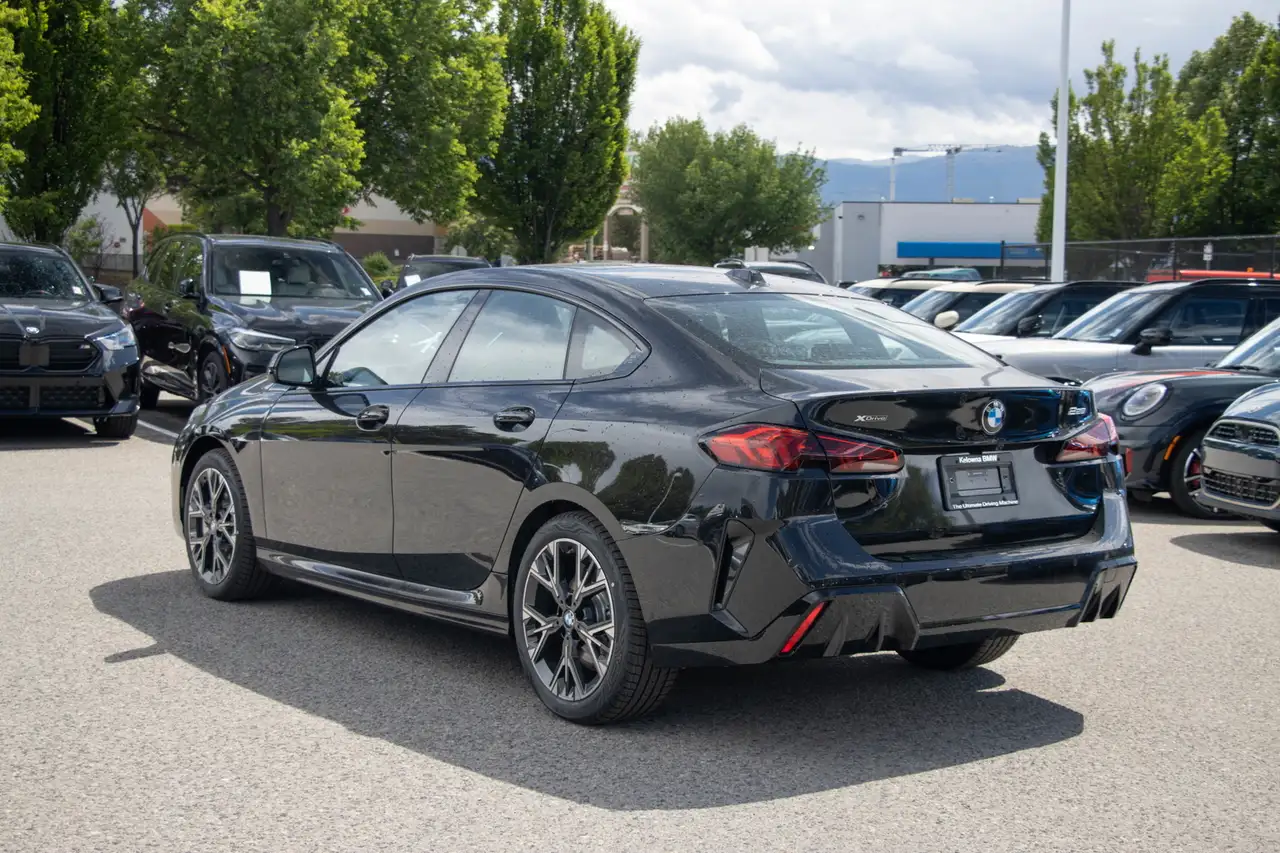 BMW 2 Series снимка BMW 2 Series