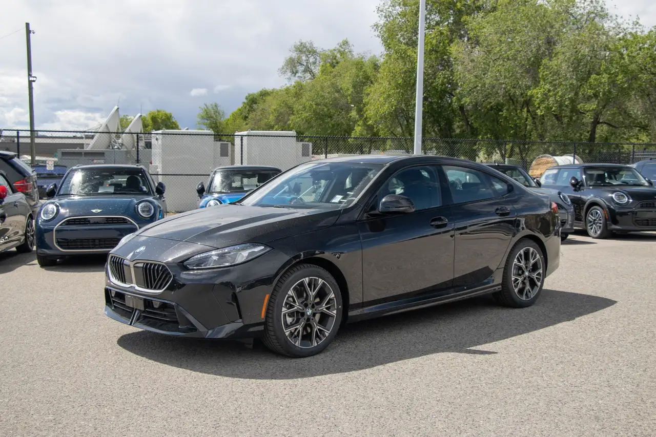 BMW 2 Series снимка BMW 2 Series