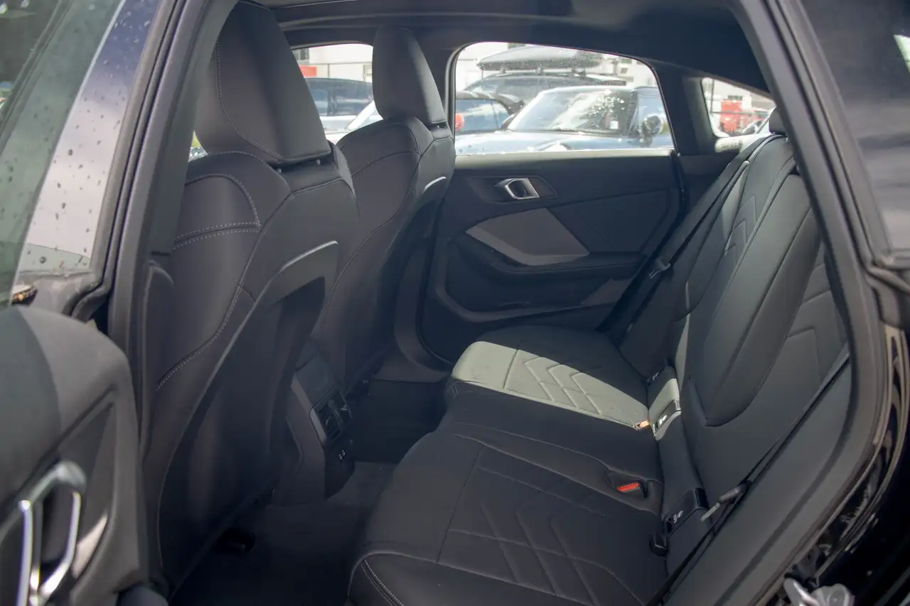 BMW 2 Series снимка BMW 2 Series