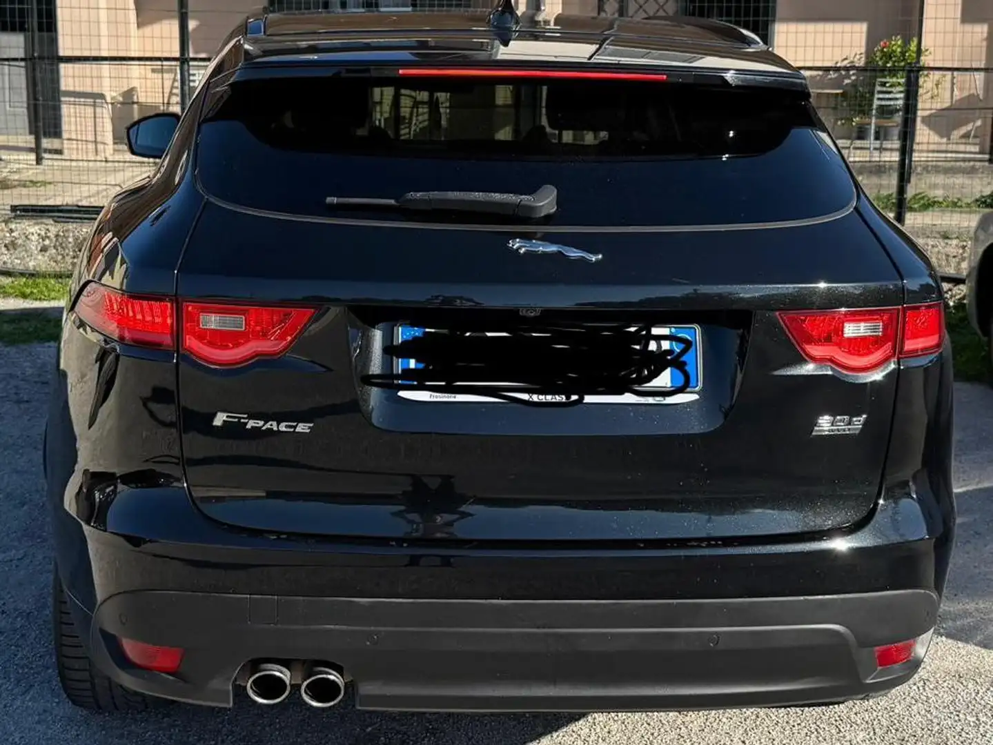 Jaguar F-Pace F-Pace 2.0d i4 R-Sport awd 180cv auto my19 crna - 1