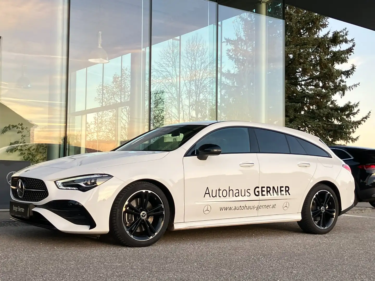 Mercedes-Benz CLA 200 d Shooting Brake Österreich-Edition AMG Line Weiß - 2