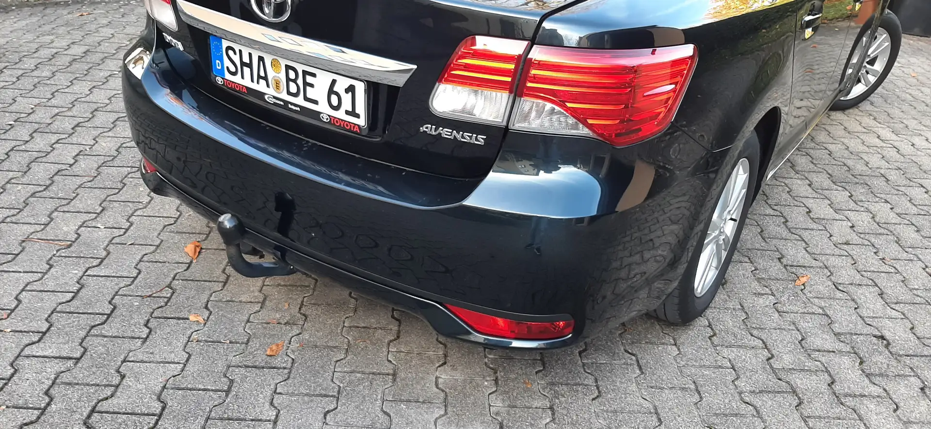 Toyota Avensis 1.8 Life 6-Gang Blau - 1