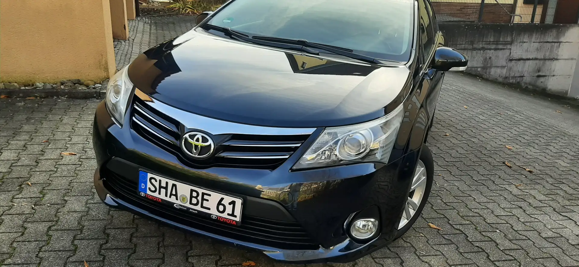 Toyota Avensis 1.8 Life 6-Gang Blau - 2