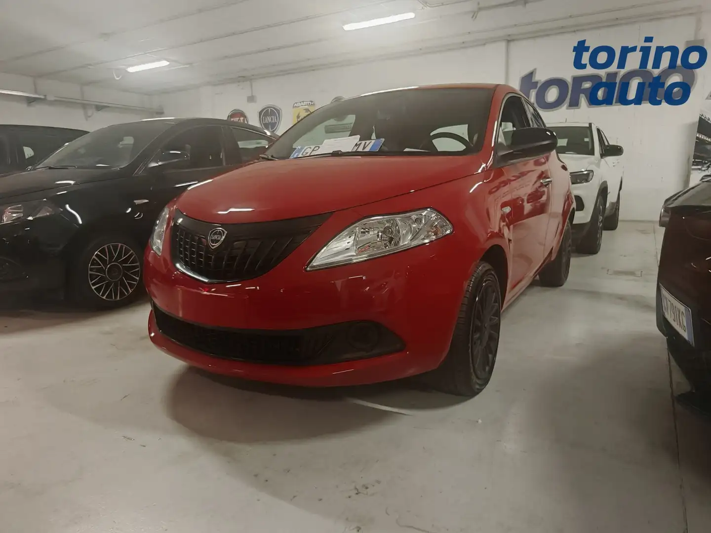 Lancia Ypsilon Ypsilon 1.0 FireFly 5 porte S&S Hybrid Silver Rosso - 2