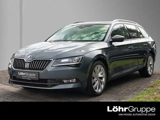Skoda Superb Combi 1.5 TSI DSG Style *Xenon*Navi*AHK*Panoram...