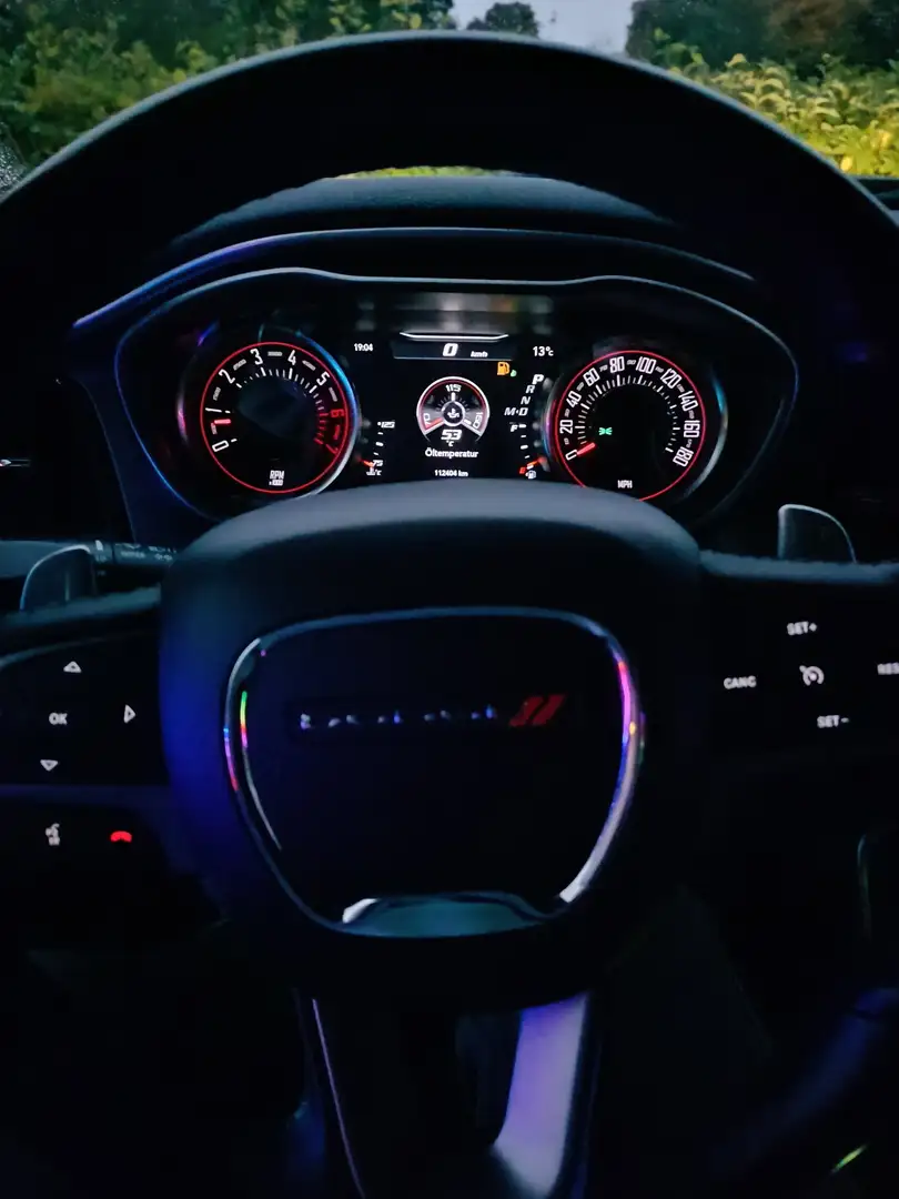 Dodge Challenger Scat Pack Schwarz - 2