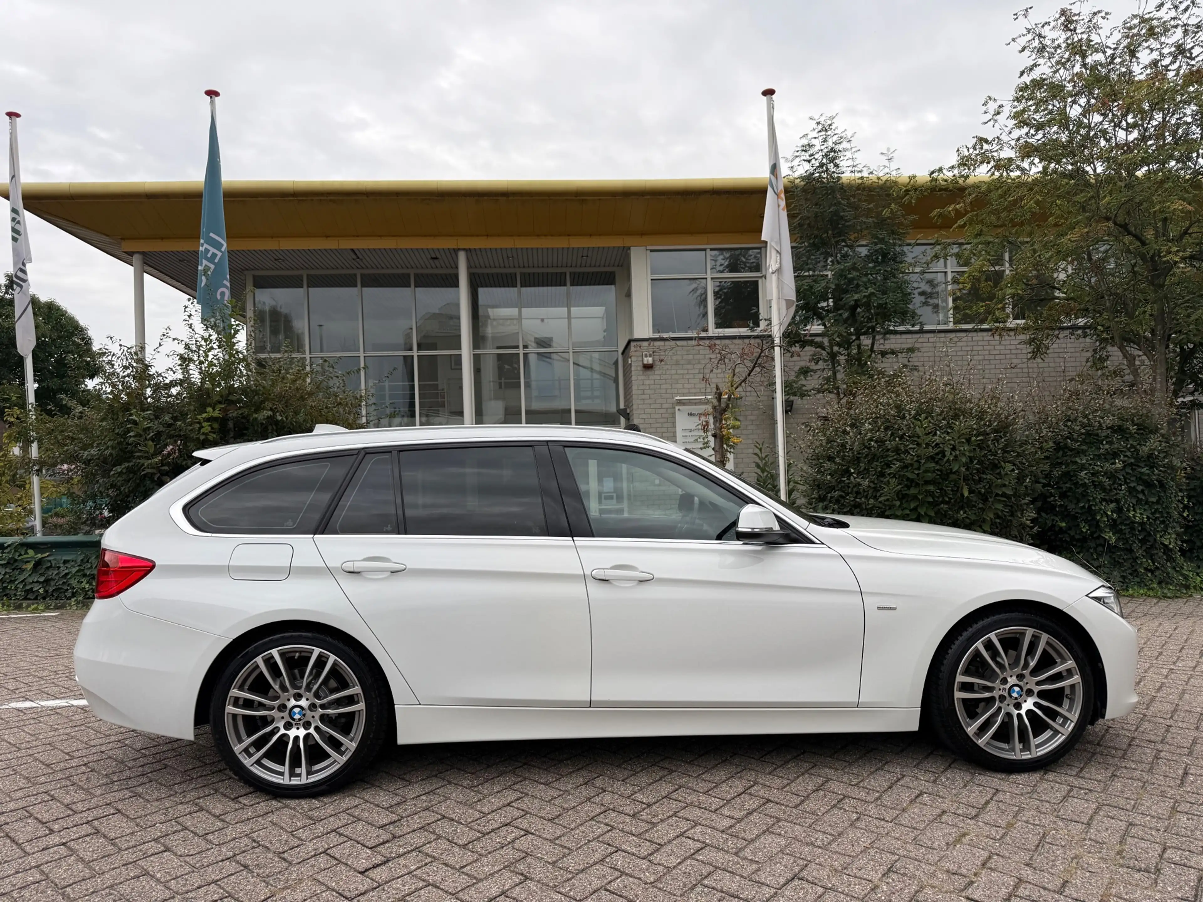 BMW 316 3-serie Touring 316i High Executive — photo 4