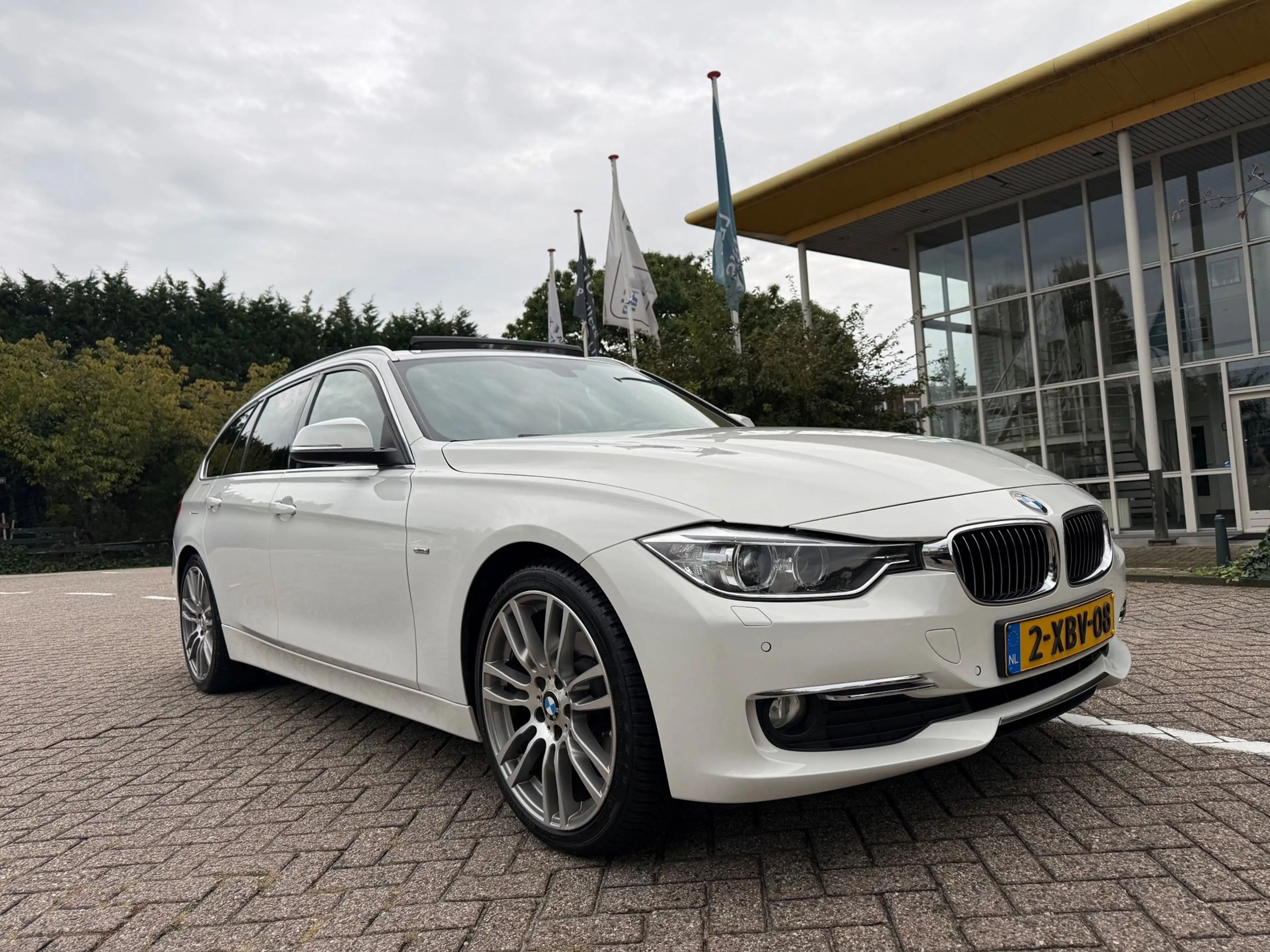 BMW 316 3-serie Touring 316i High Executive — photo 2