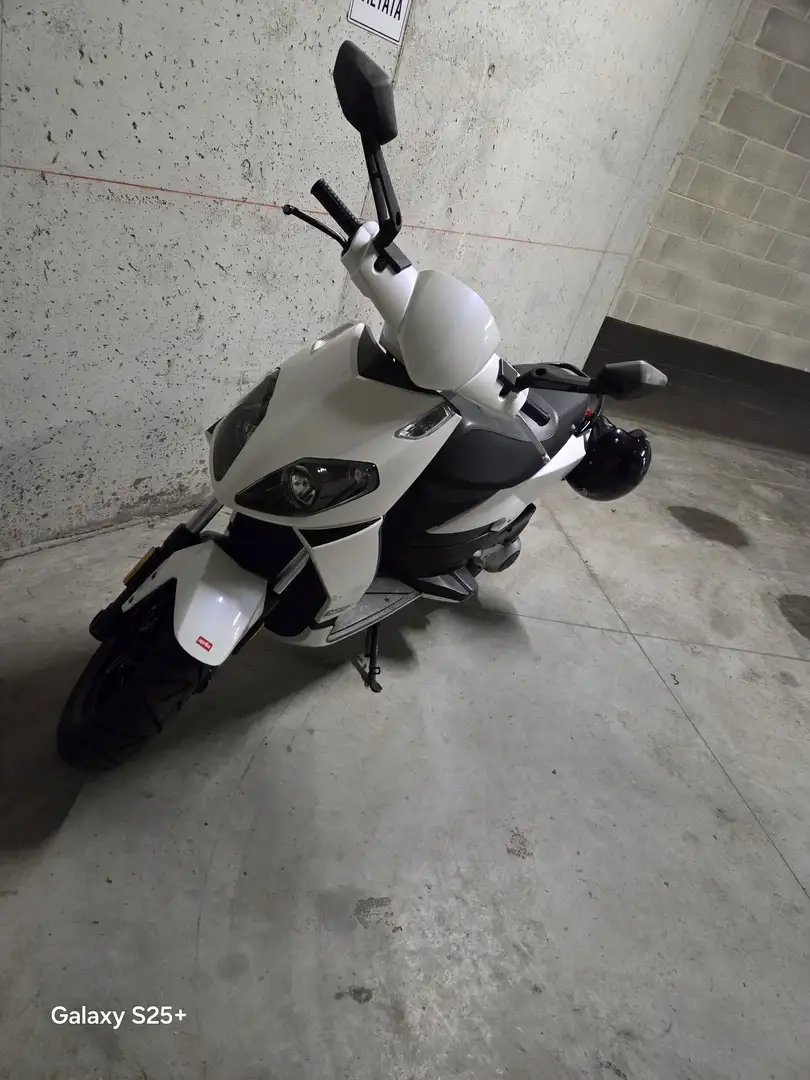 Aprilia Biały - 1