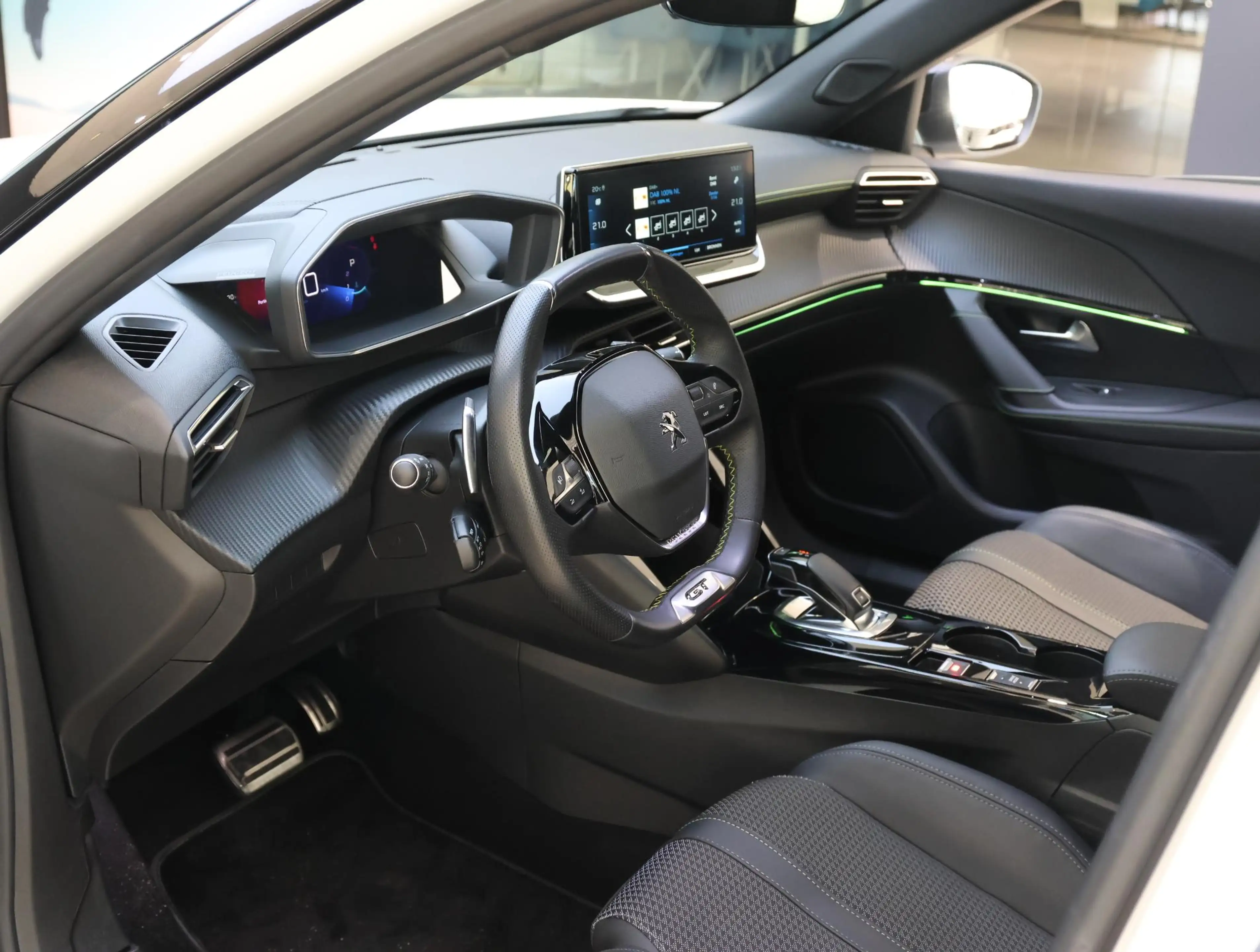 Peugeot 2008 SUV 1.2 130 pk GT Automaat | Camera | Keyless | Sf — photo 9