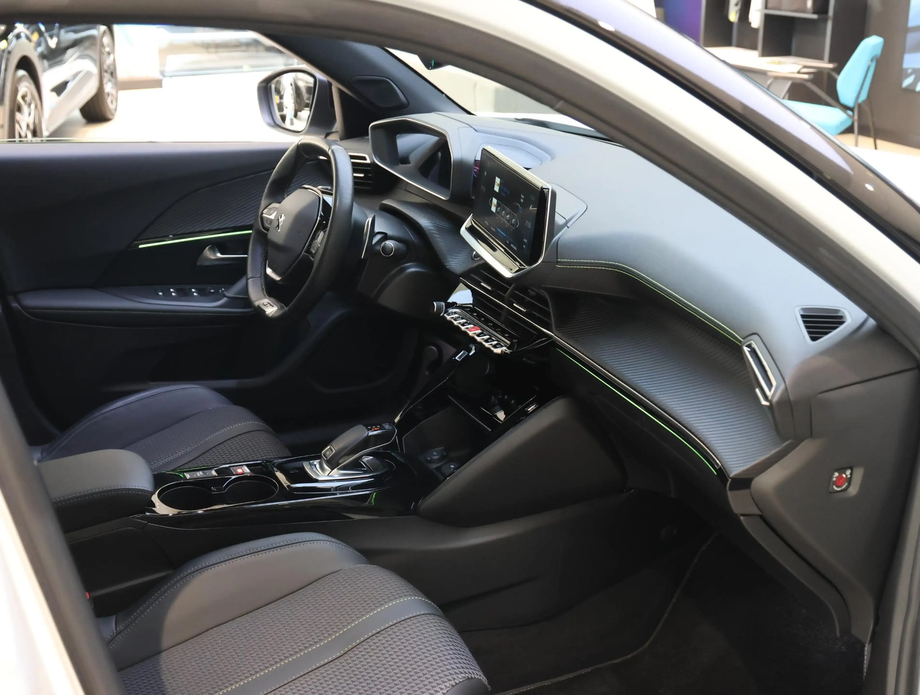 Peugeot 2008 SUV 1.2 130 pk GT Automaat | Camera | Keyless | Sf — photo 5