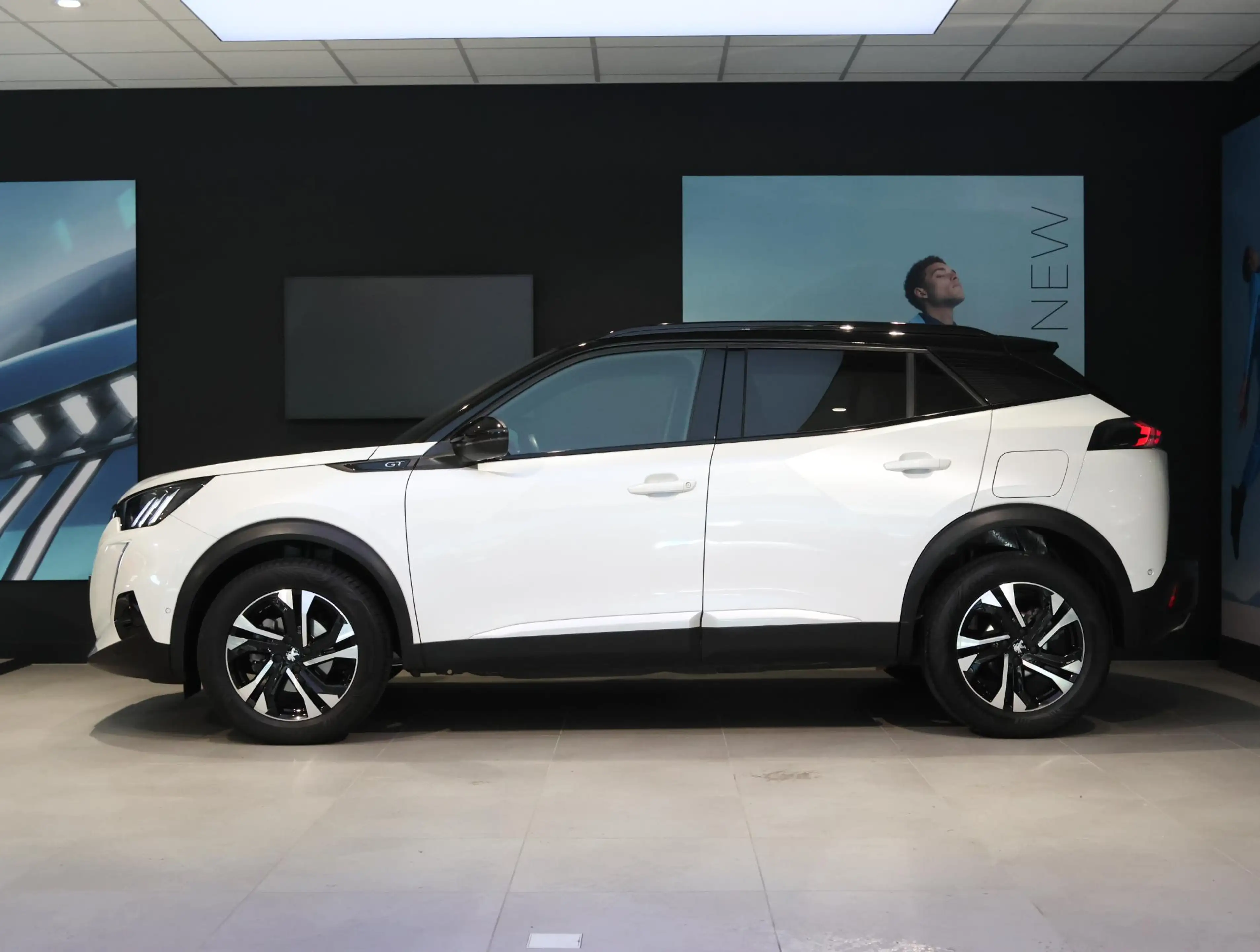 Peugeot 2008 SUV 1.2 130 pk GT Automaat | Camera | Keyless | Sf — photo 2