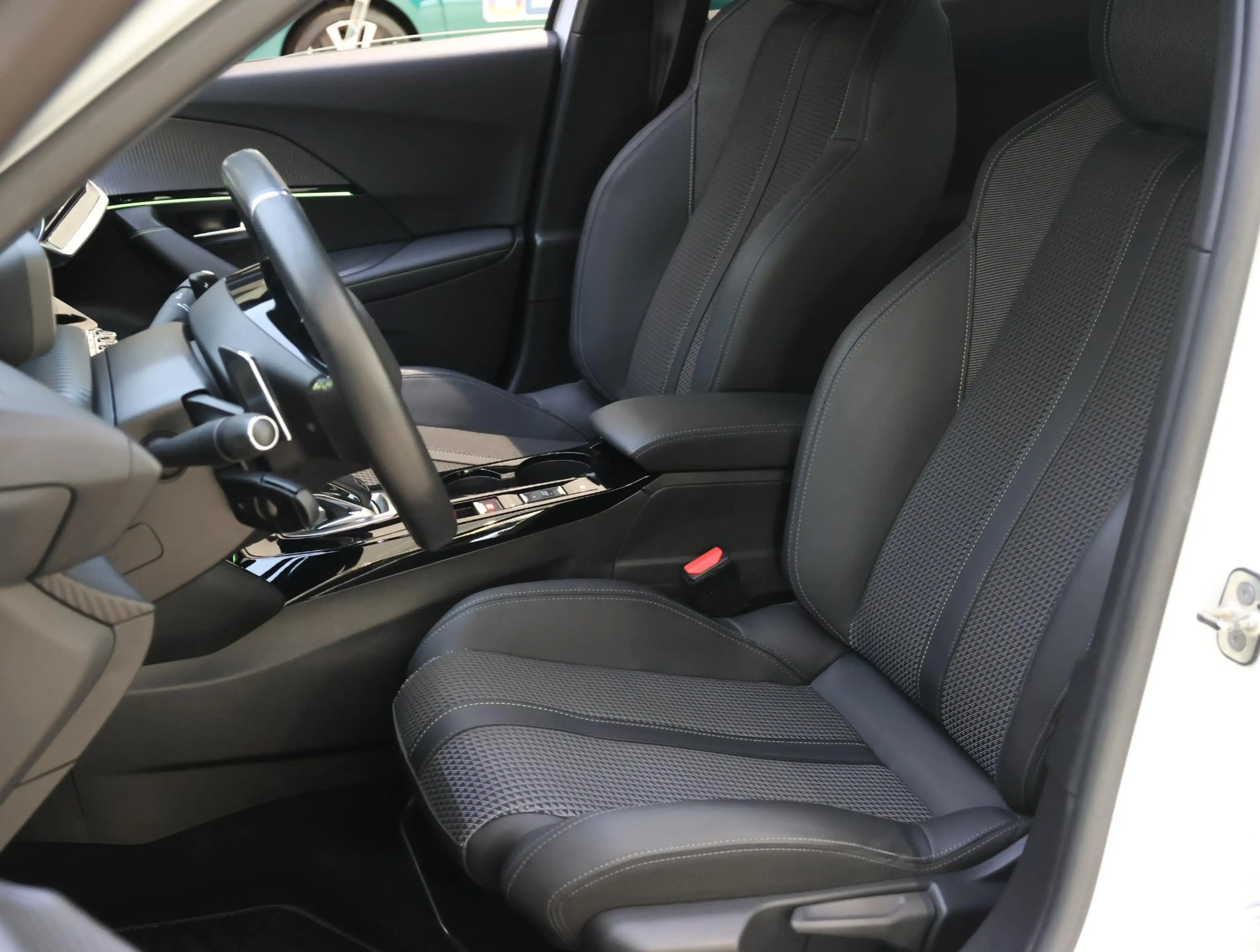 Peugeot 2008 SUV 1.2 130 pk GT Automaat | Camera | Keyless | Sf — photo 13
